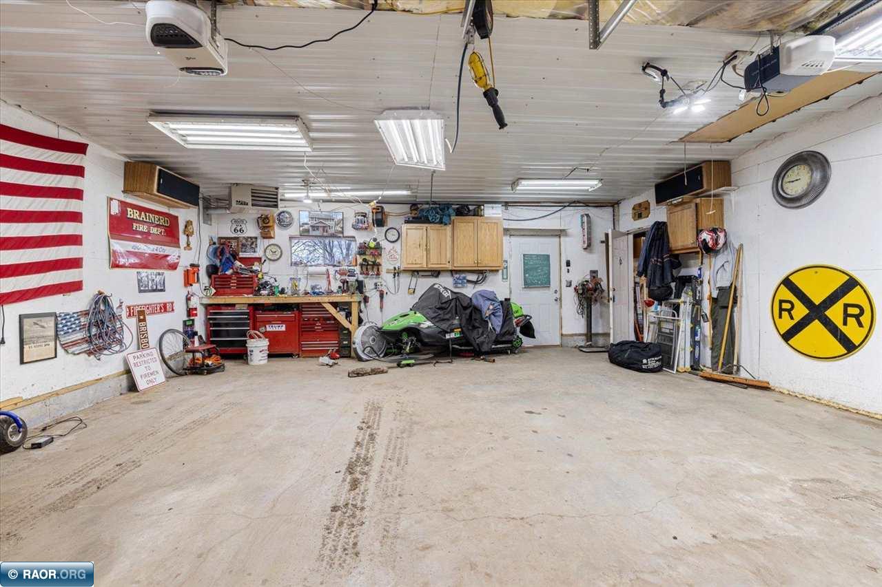 814 E Howard St, Hibbing, MN 55746 Listing Photo  37