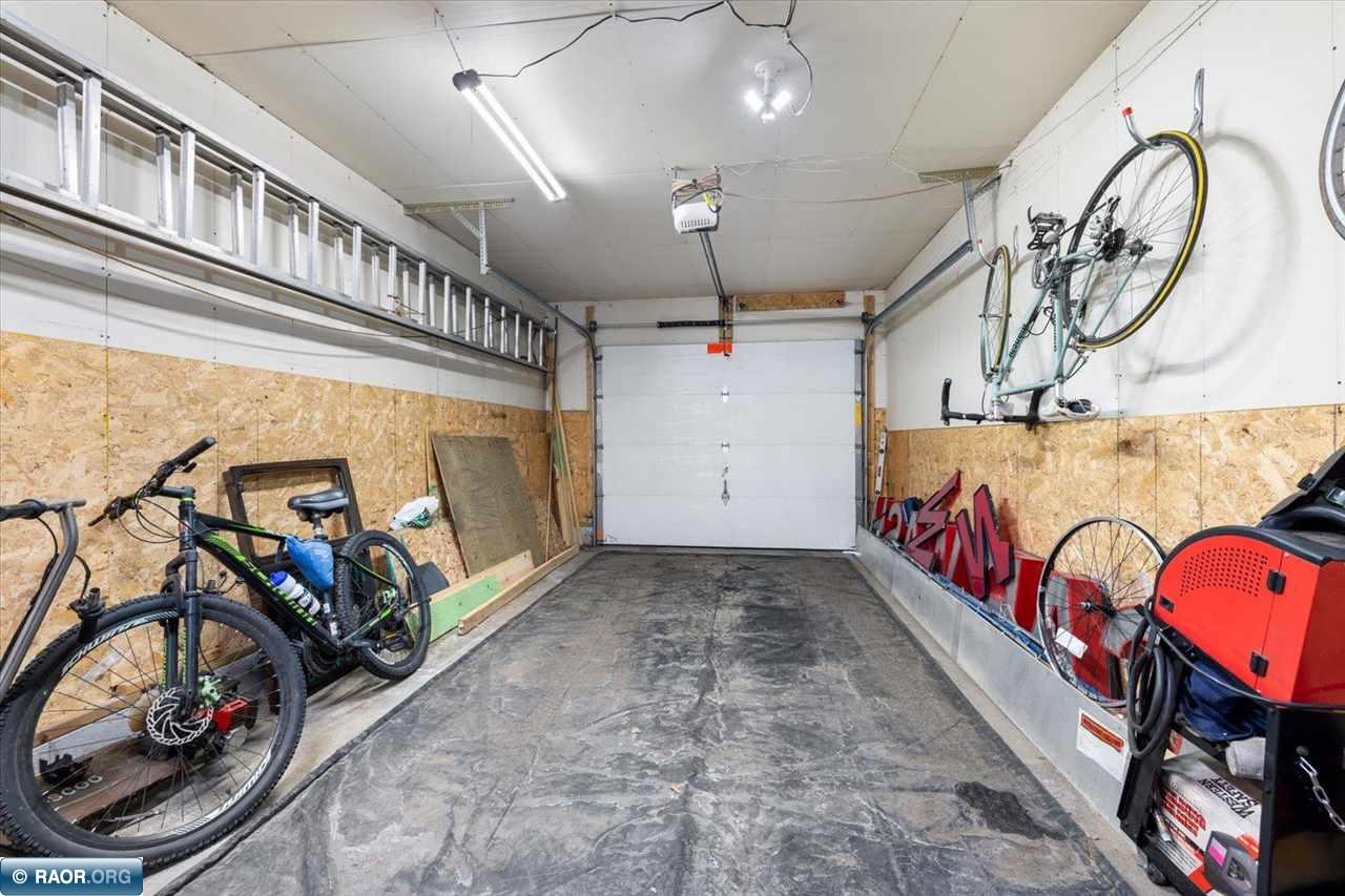 814 E Howard St, Hibbing, MN 55746 Listing Photo  39