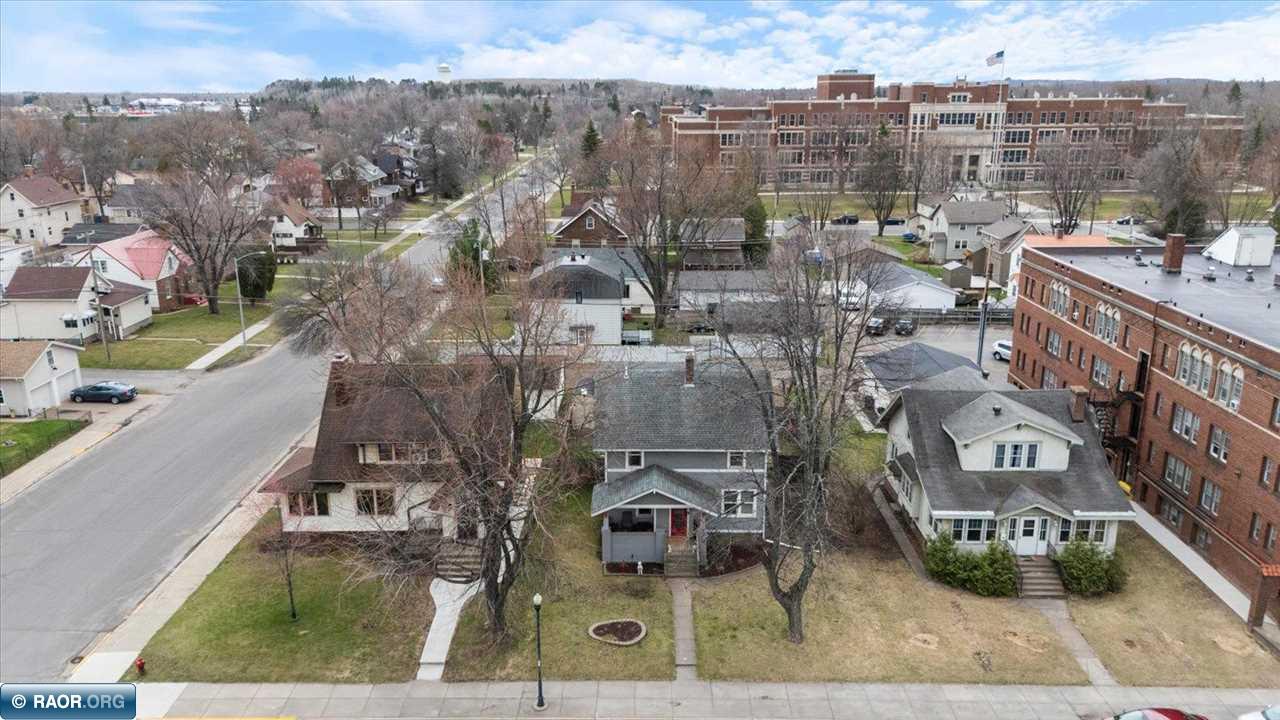 814 E Howard St, Hibbing, MN 55746 Listing Photo  5