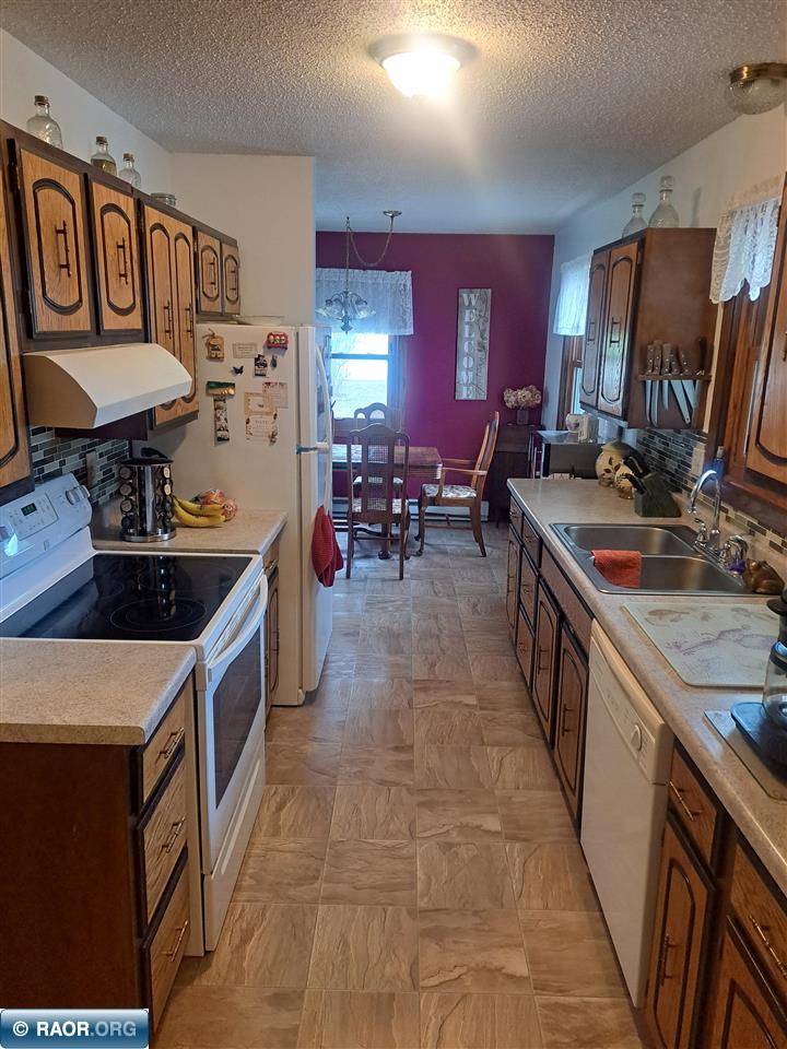 4210 19th Ave E, Hibbing, MN 55746 Listing Photo  3