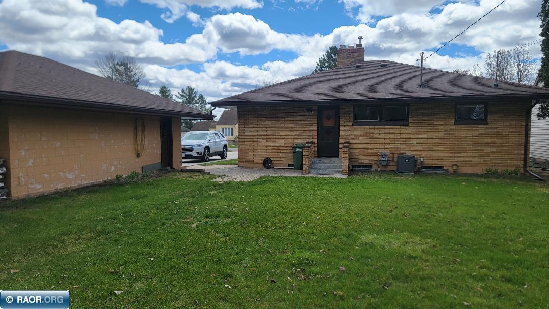 523 E 38th Street, Hibbing, MN 55746 Listing Photo  2