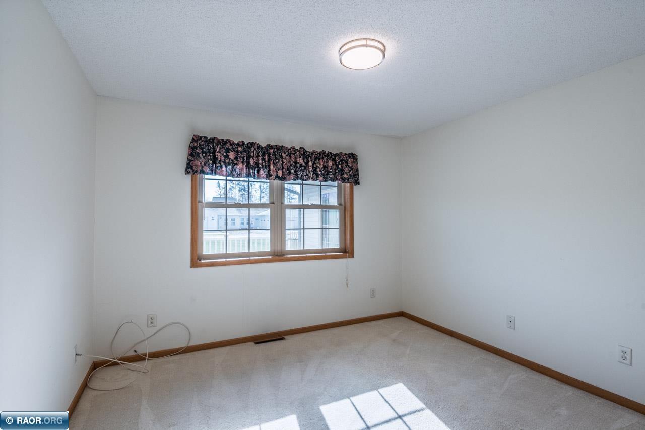 2506 E 21st Ave, Hibbing, MN 55746 Listing Photo  17