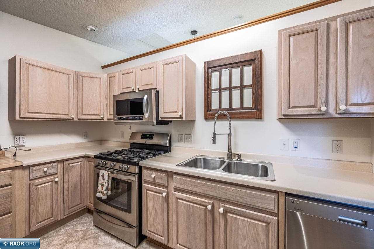 2506 E 21st Ave, Hibbing, MN 55746 Listing Photo  8