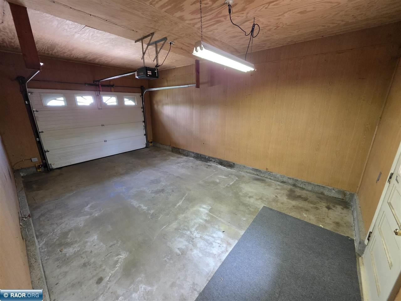 302 N Inner Dr, Hibbing, MN 55746 Listing Photo  34