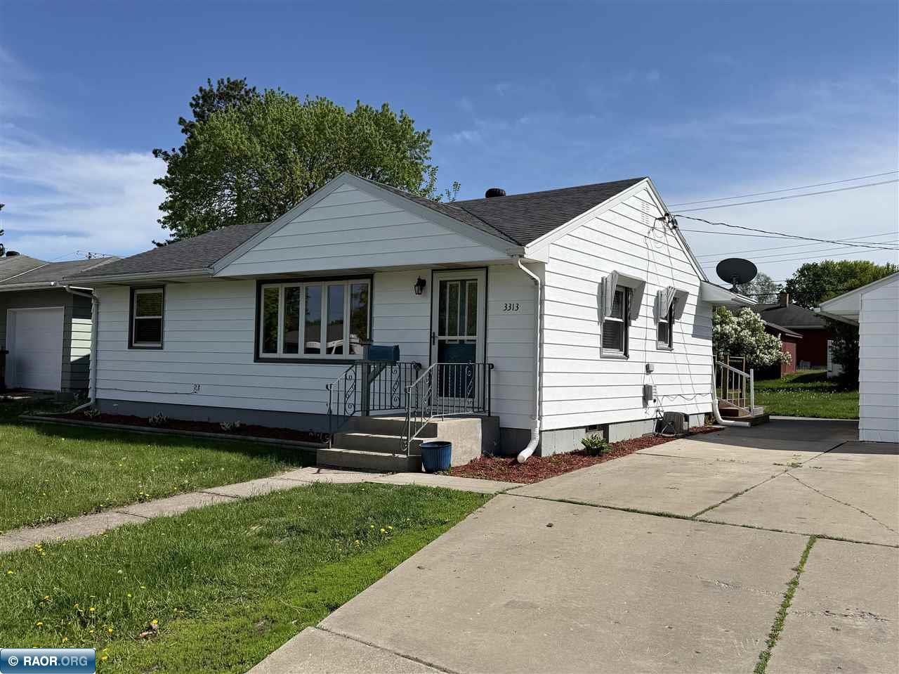 3313 Outer Dr, Hibbing, MN 55746 Listing Photo  2