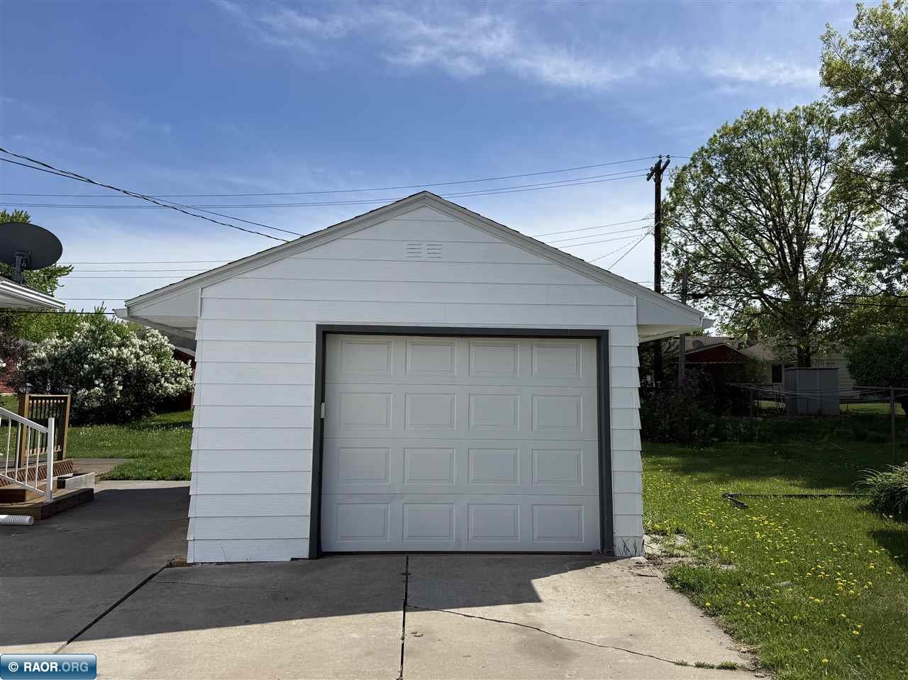 3313 Outer Dr, Hibbing, MN 55746 Listing Photo  15