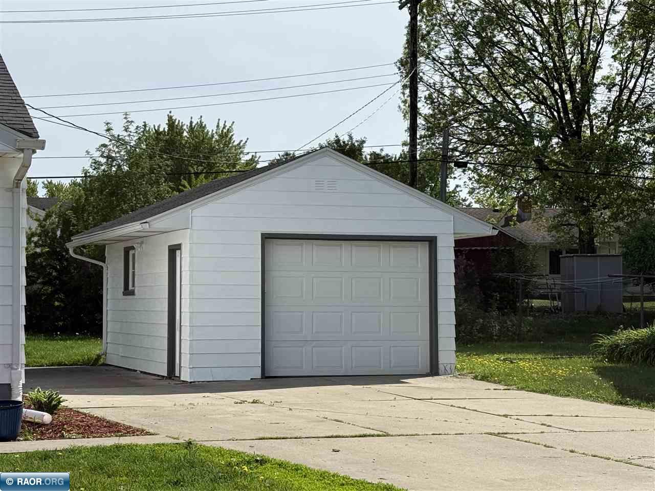 3313 Outer Dr, Hibbing, MN 55746 Listing Photo  16