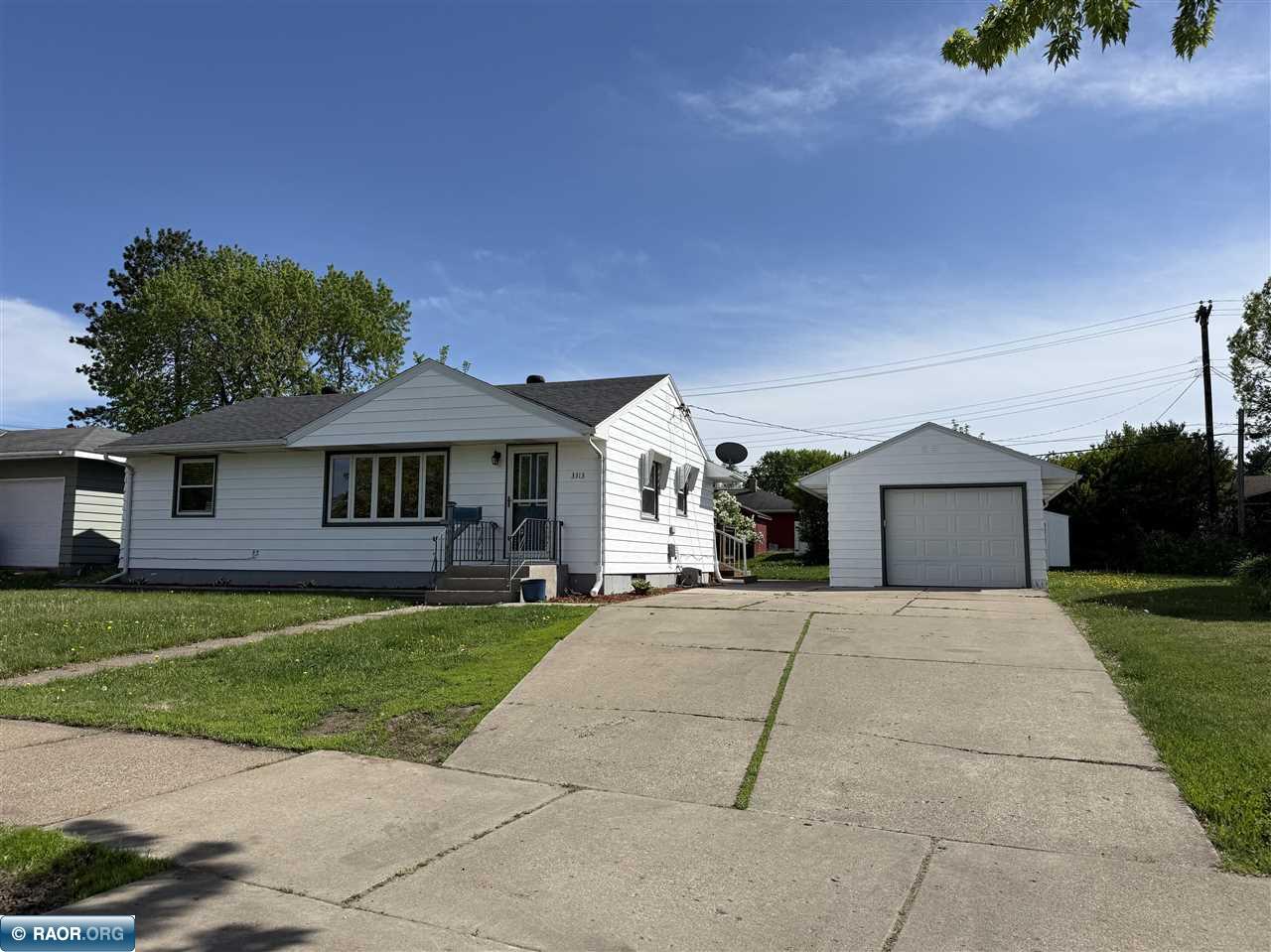 3313 Outer Dr, Hibbing, MN 55746 Listing Photo  5