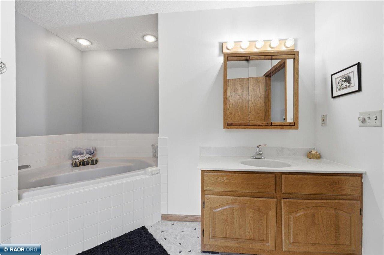 1730 E 37th St, Hibbing, MN 55746 Listing Photo  23