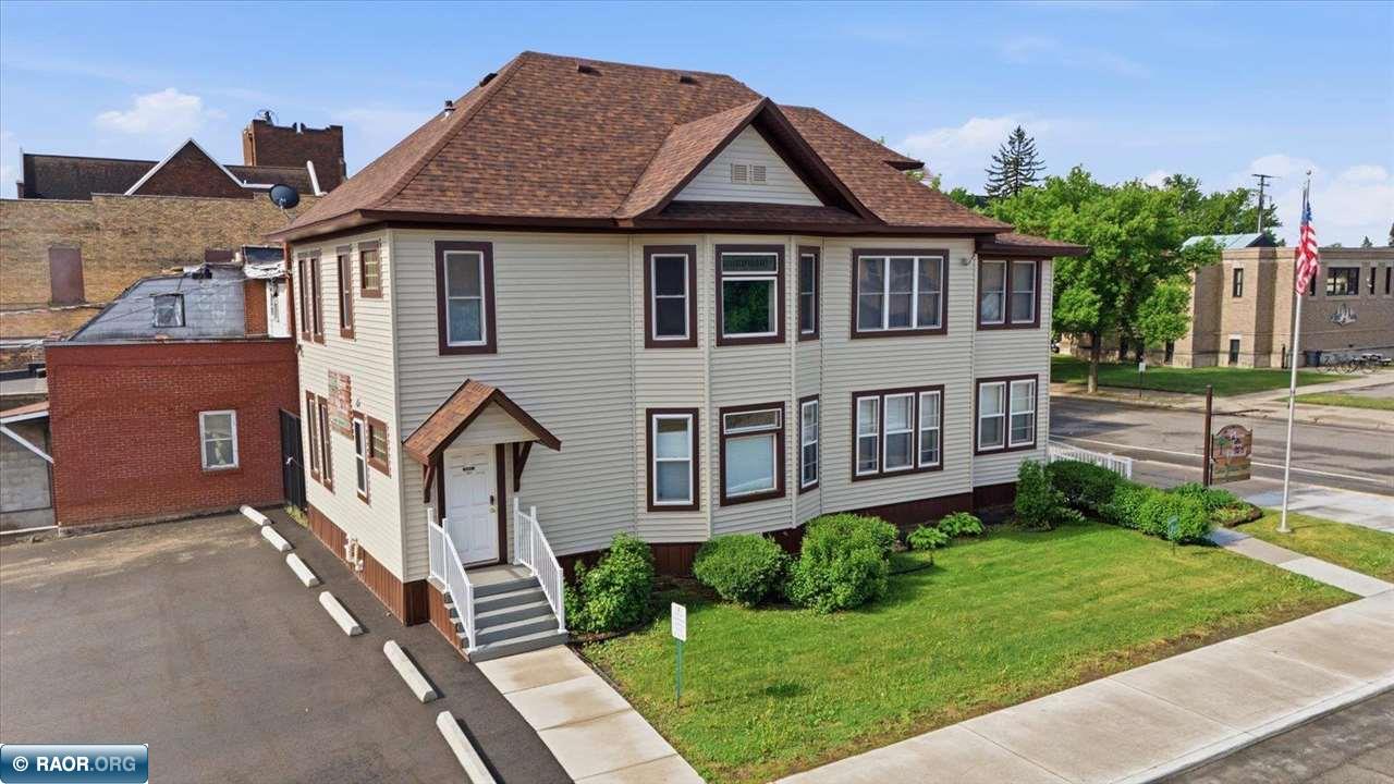 202 S 5th Ave S