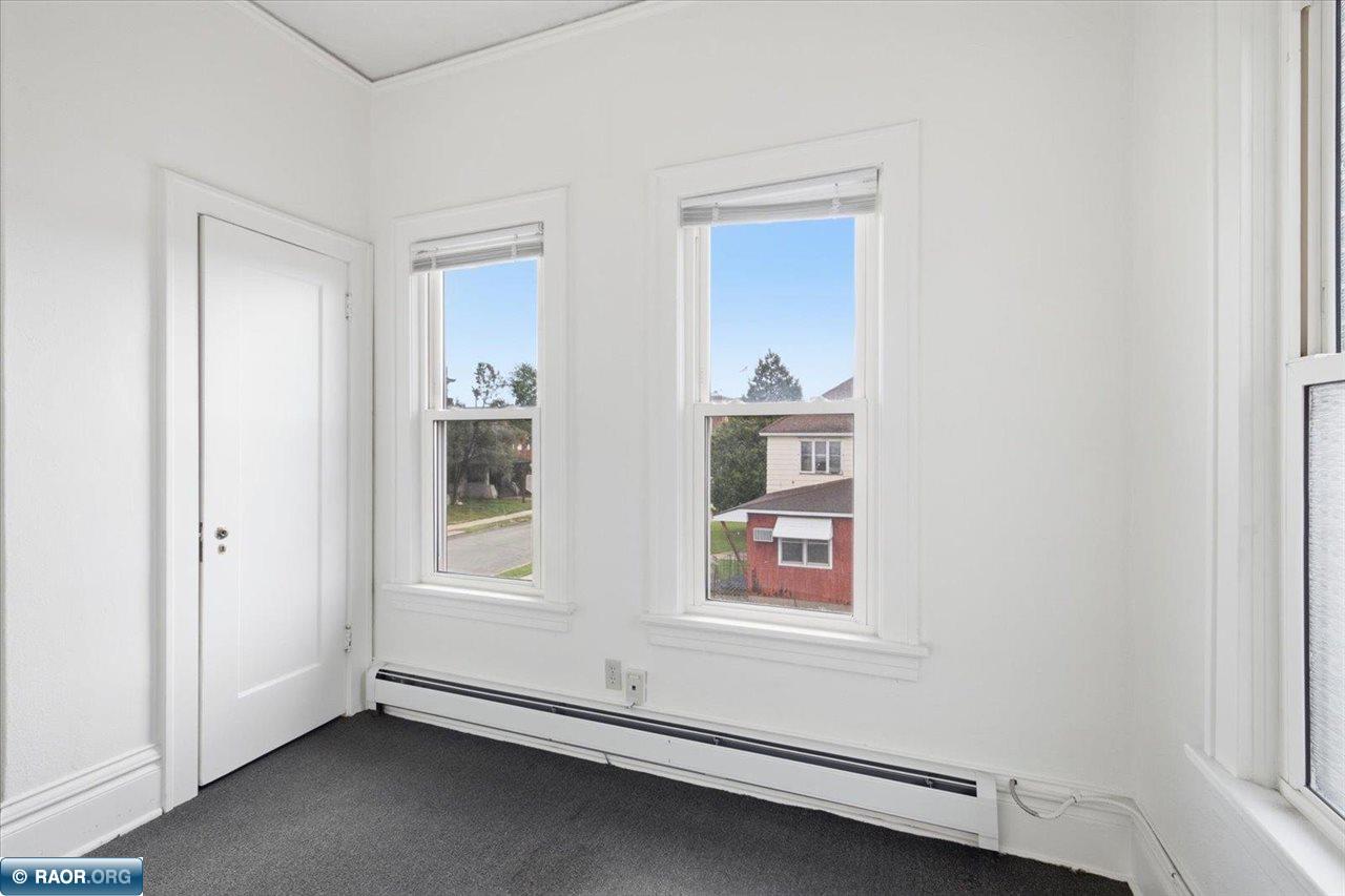 202 S 5th Ave S