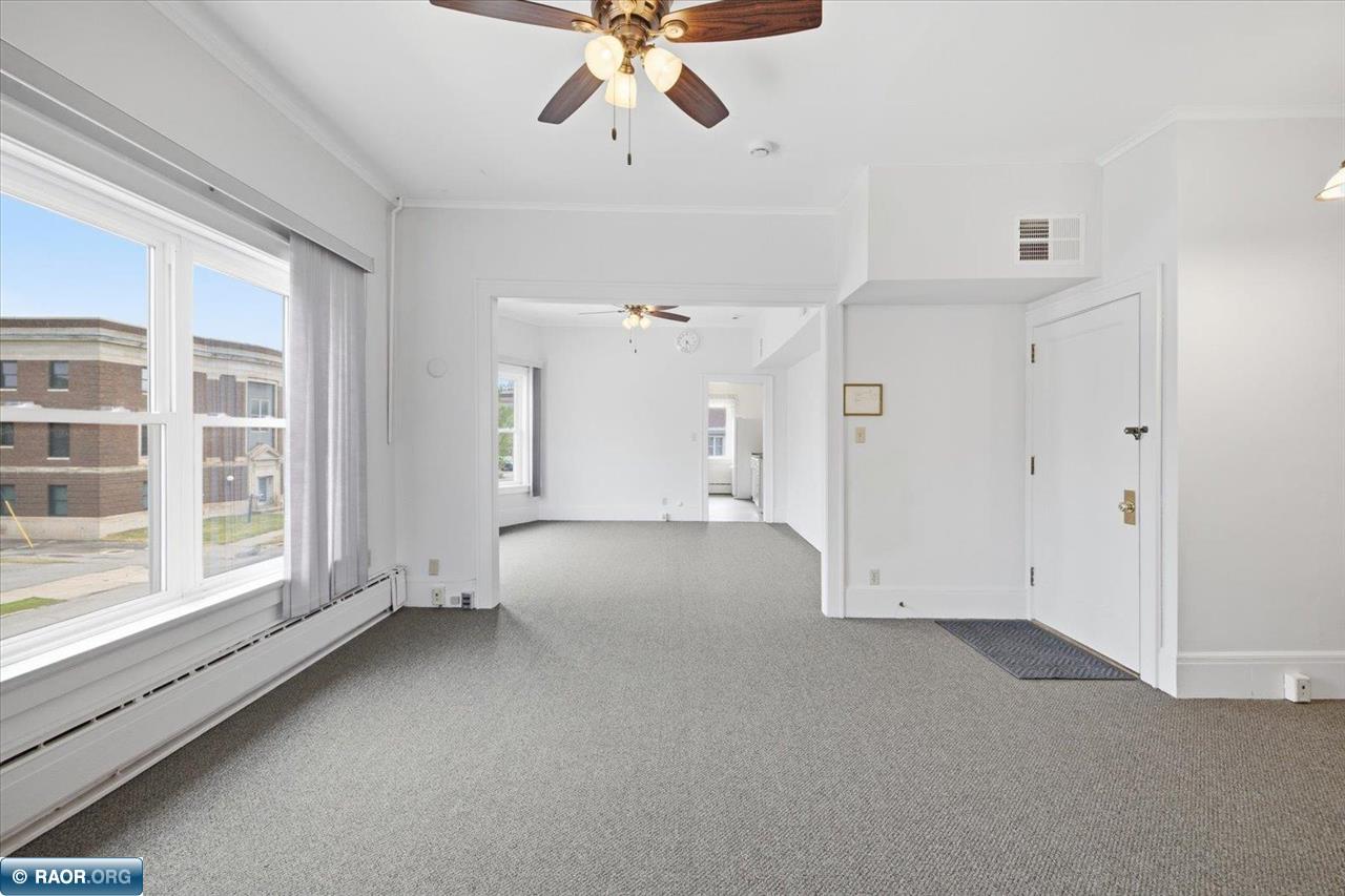 202 S 5th Ave S
