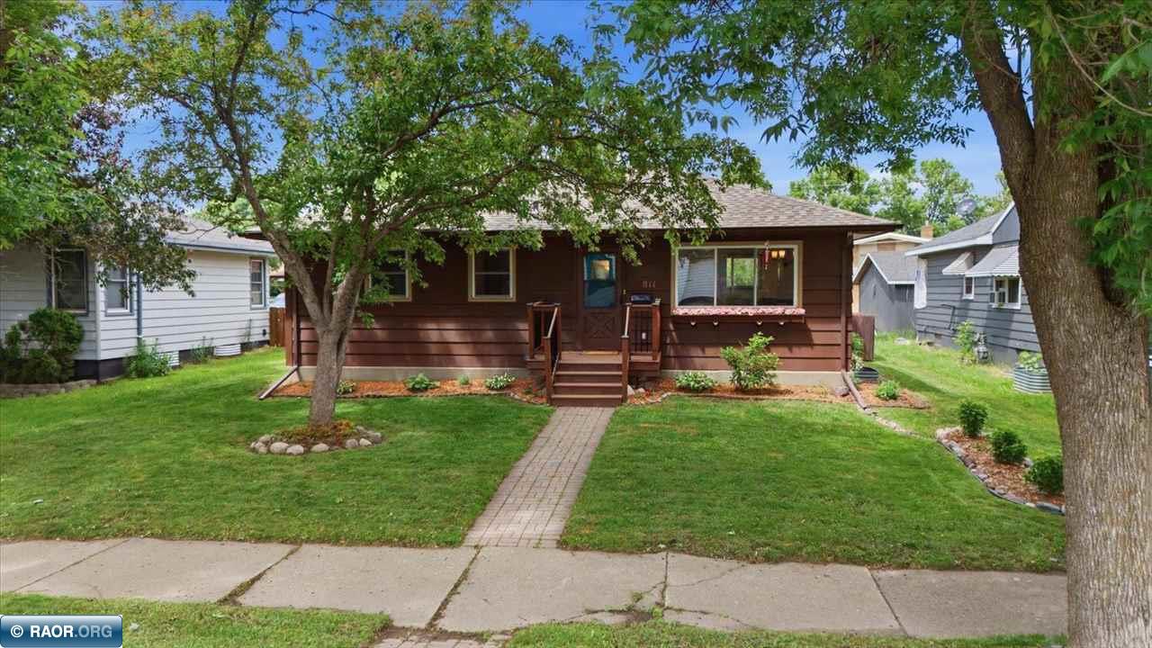 811 S 7th St.