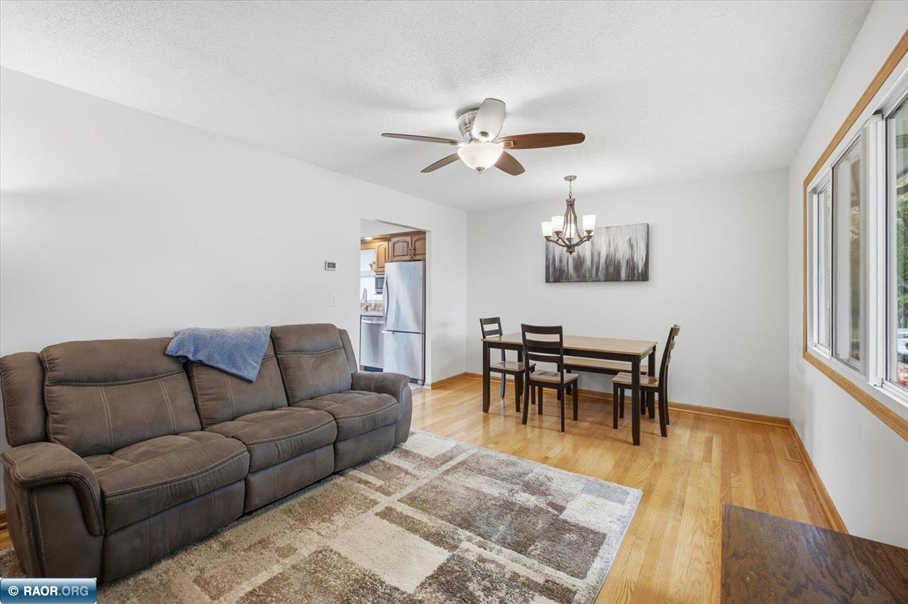 811 S 7th St.