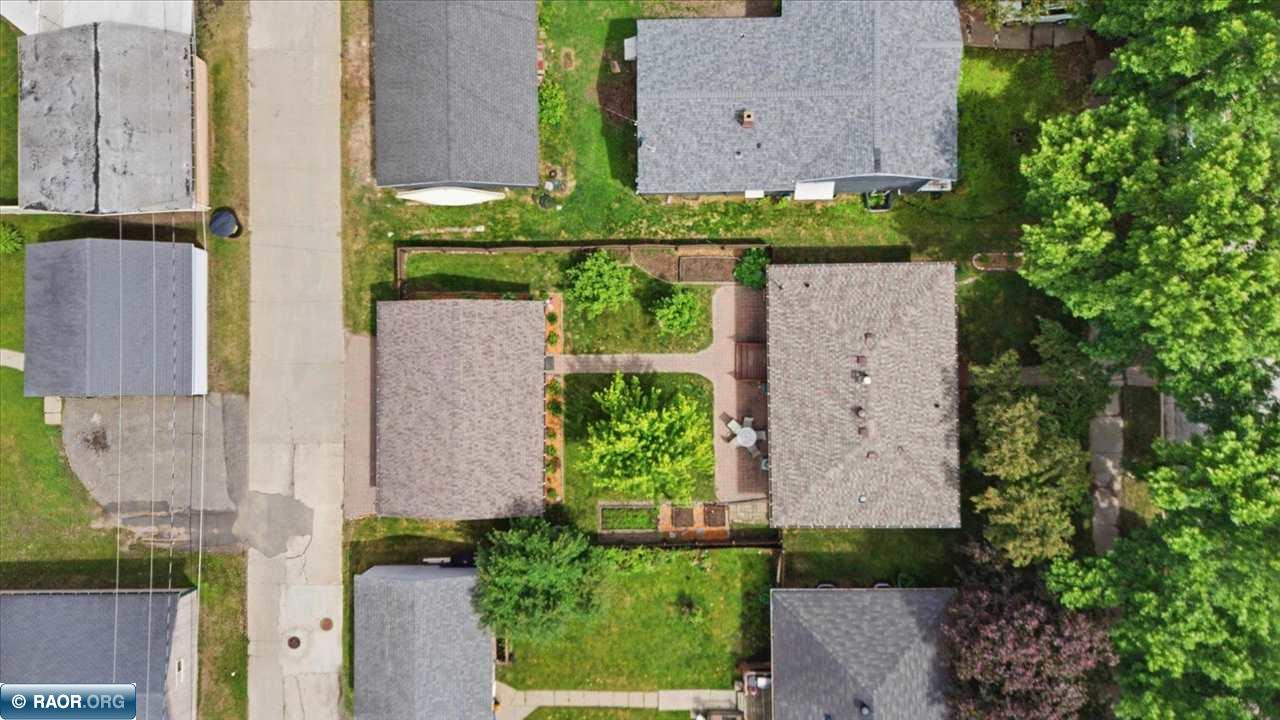 811 S 7th St.