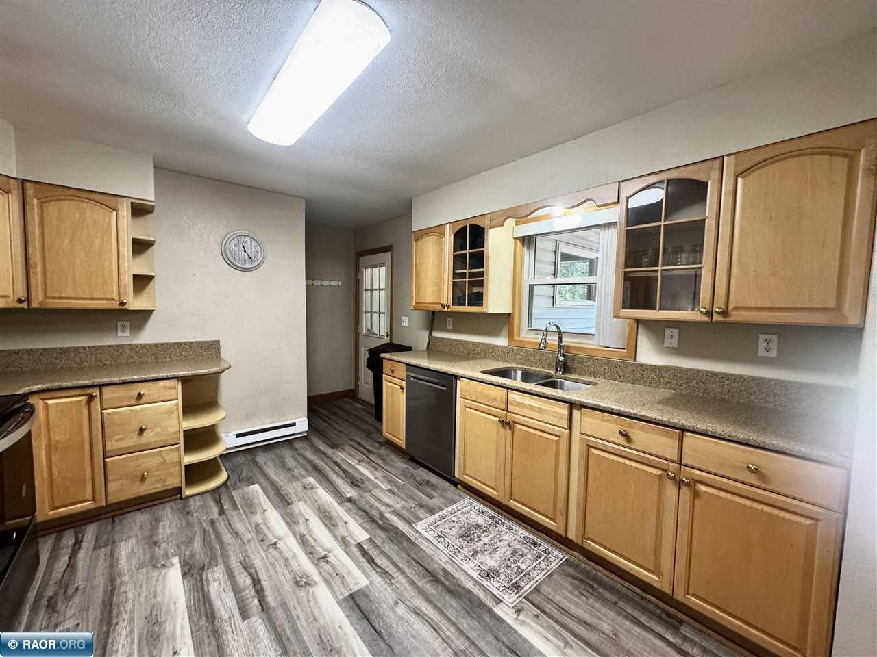 8128 Long Lake Rd