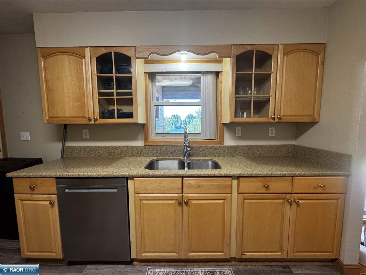 8128 Long Lake Rd
