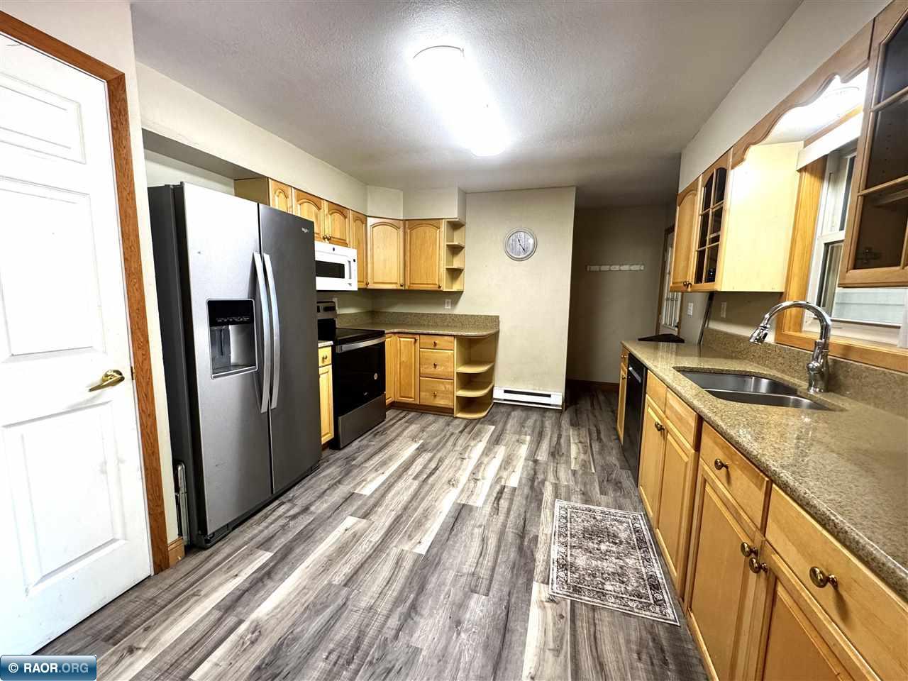 8128 Long Lake Rd