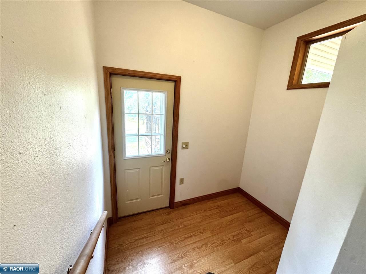 8128 Long Lake Rd