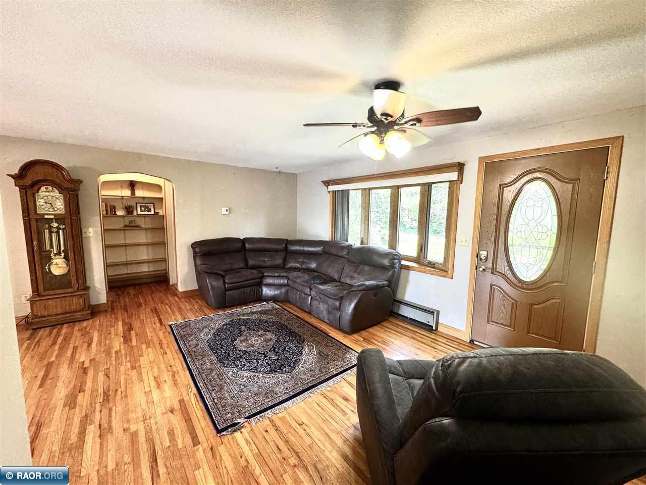 8128 Long Lake Rd