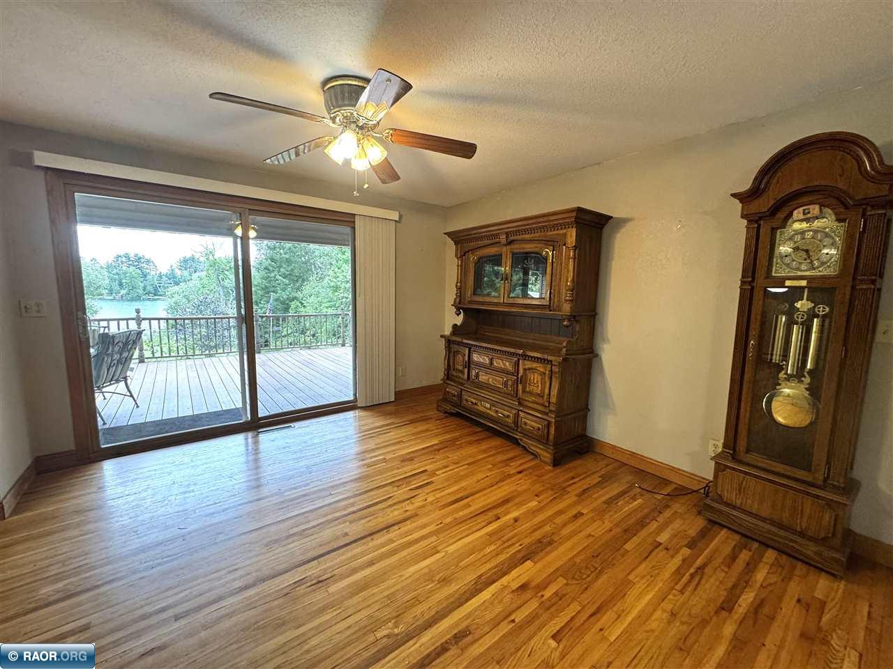 8128 Long Lake Rd