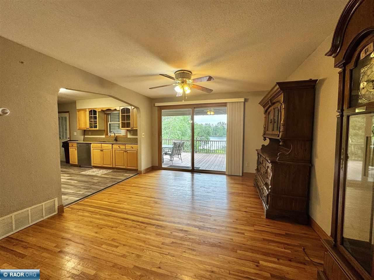 8128 Long Lake Rd