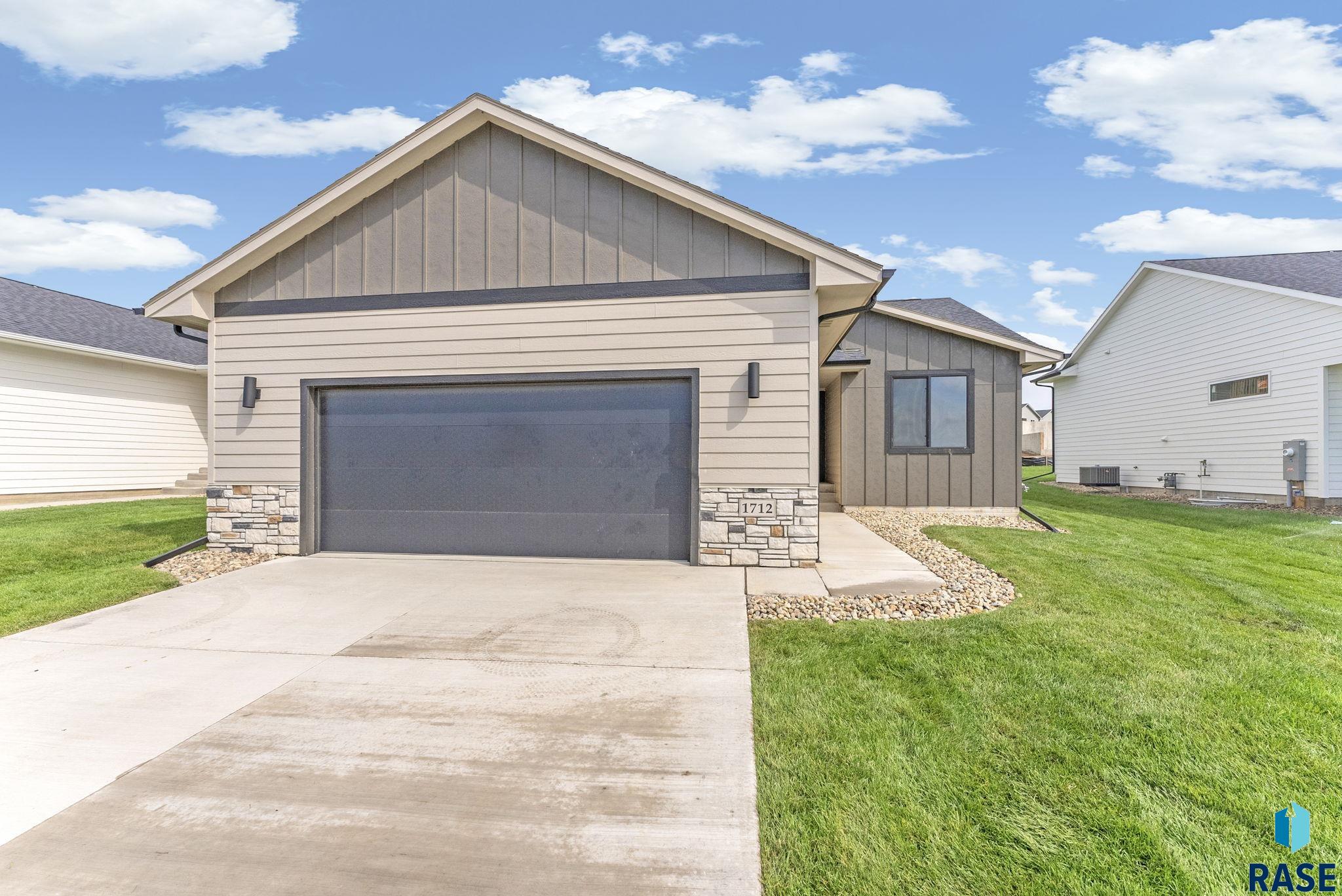 1712 Concord Dr, Sioux Falls