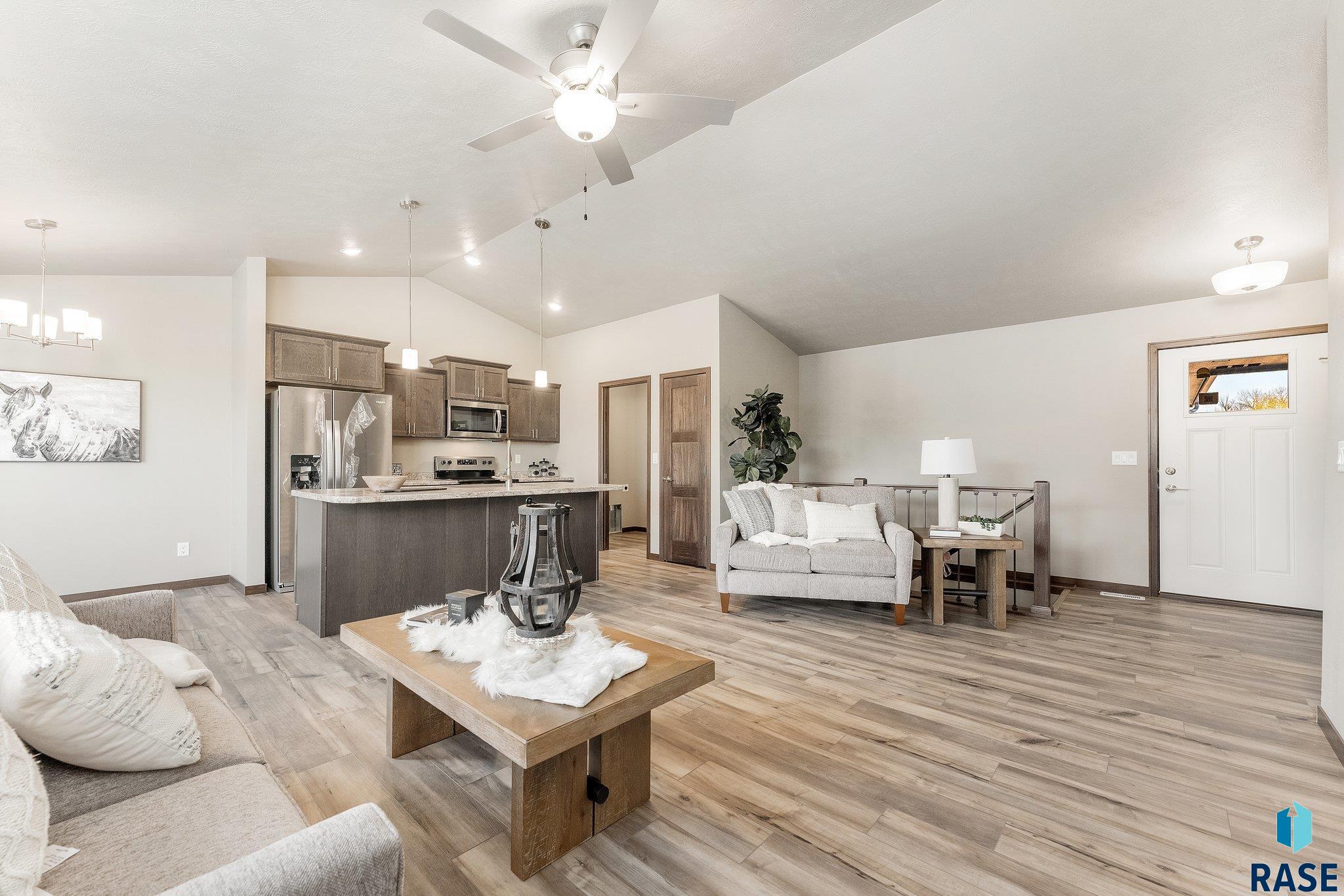 1712 Concord Dr, Sioux Falls