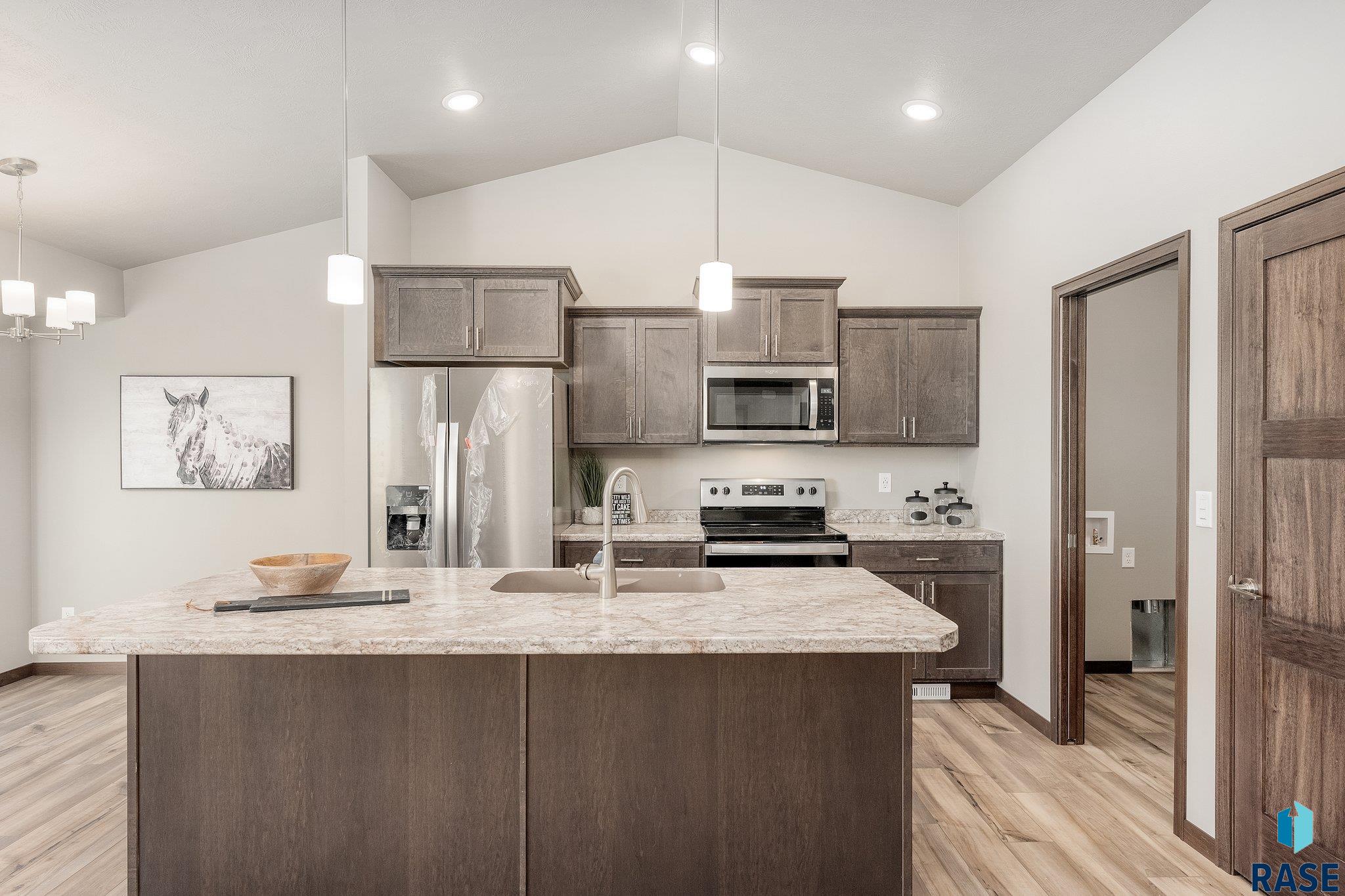 1712 Concord Dr, Sioux Falls