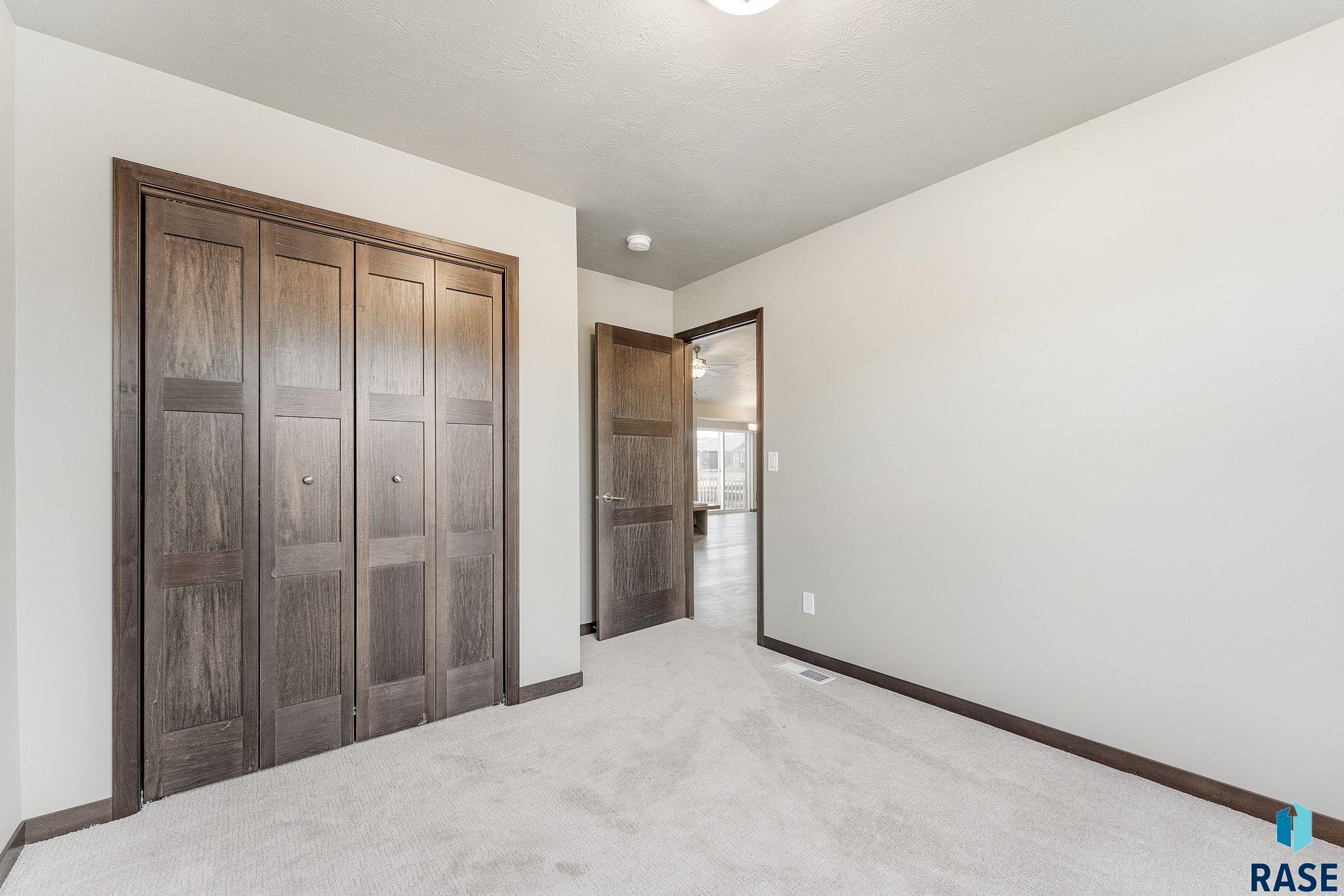 1712 Concord Dr, Sioux Falls
