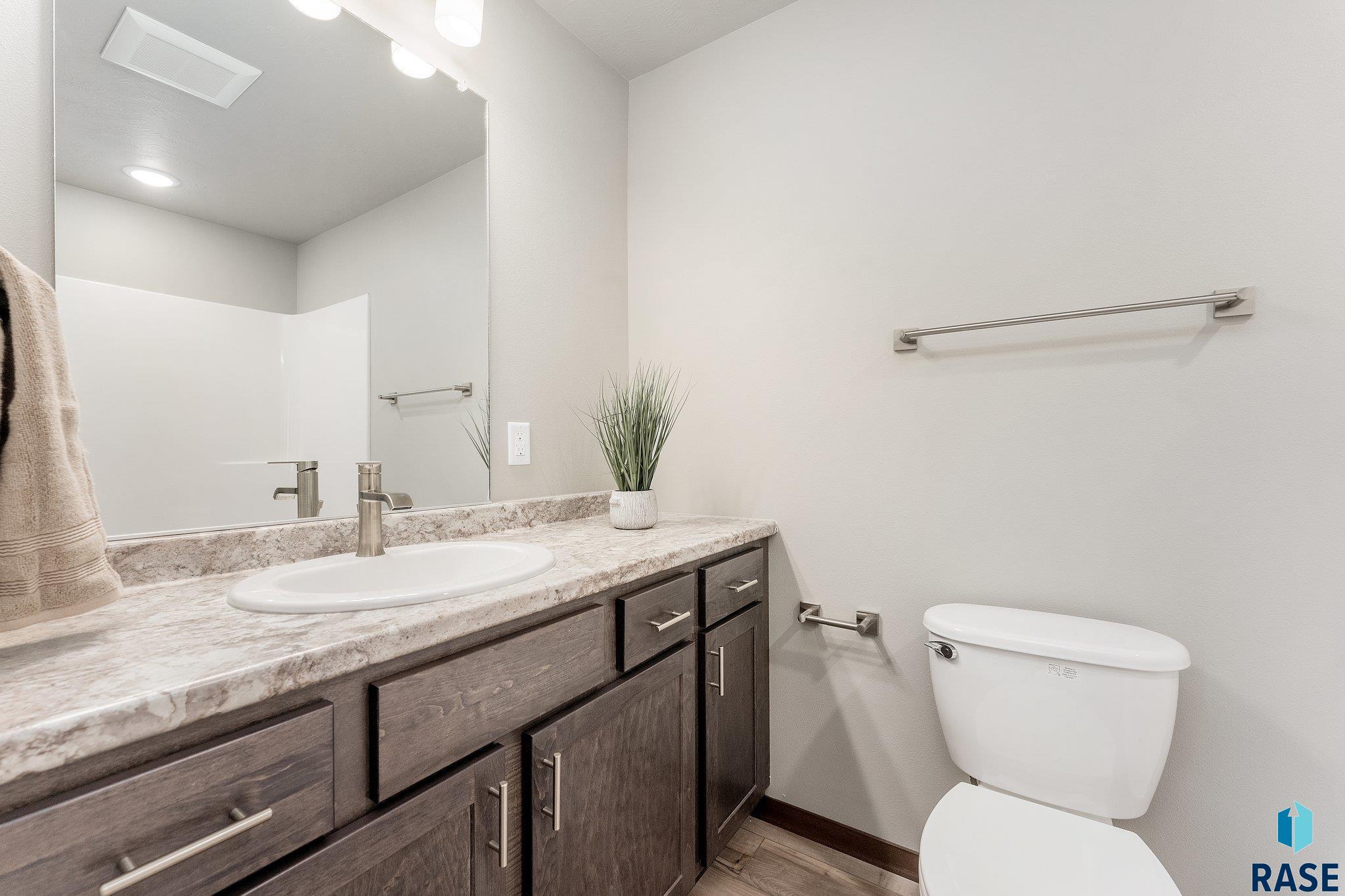 1712 Concord Dr, Sioux Falls