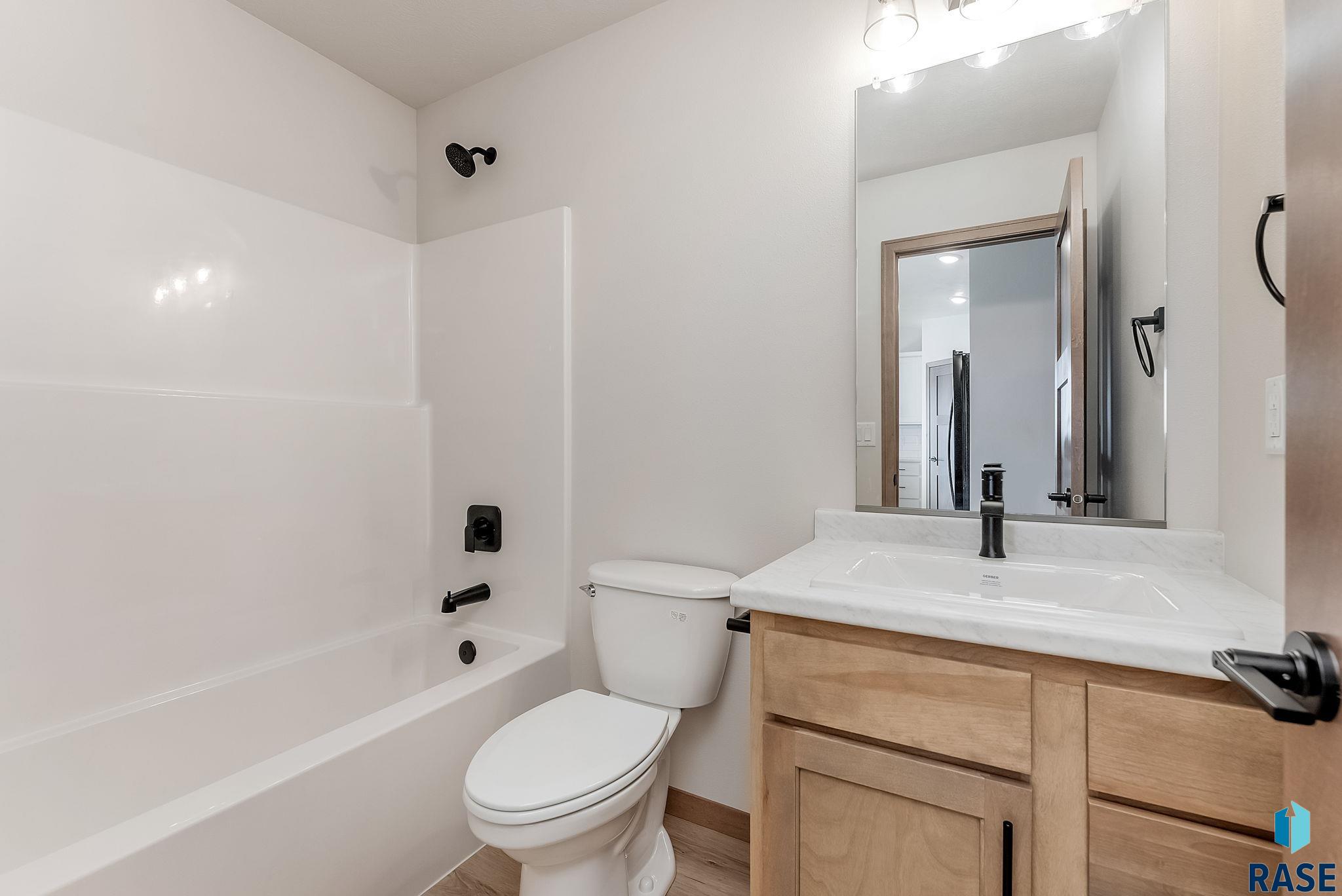 712 Independent St, Lennox