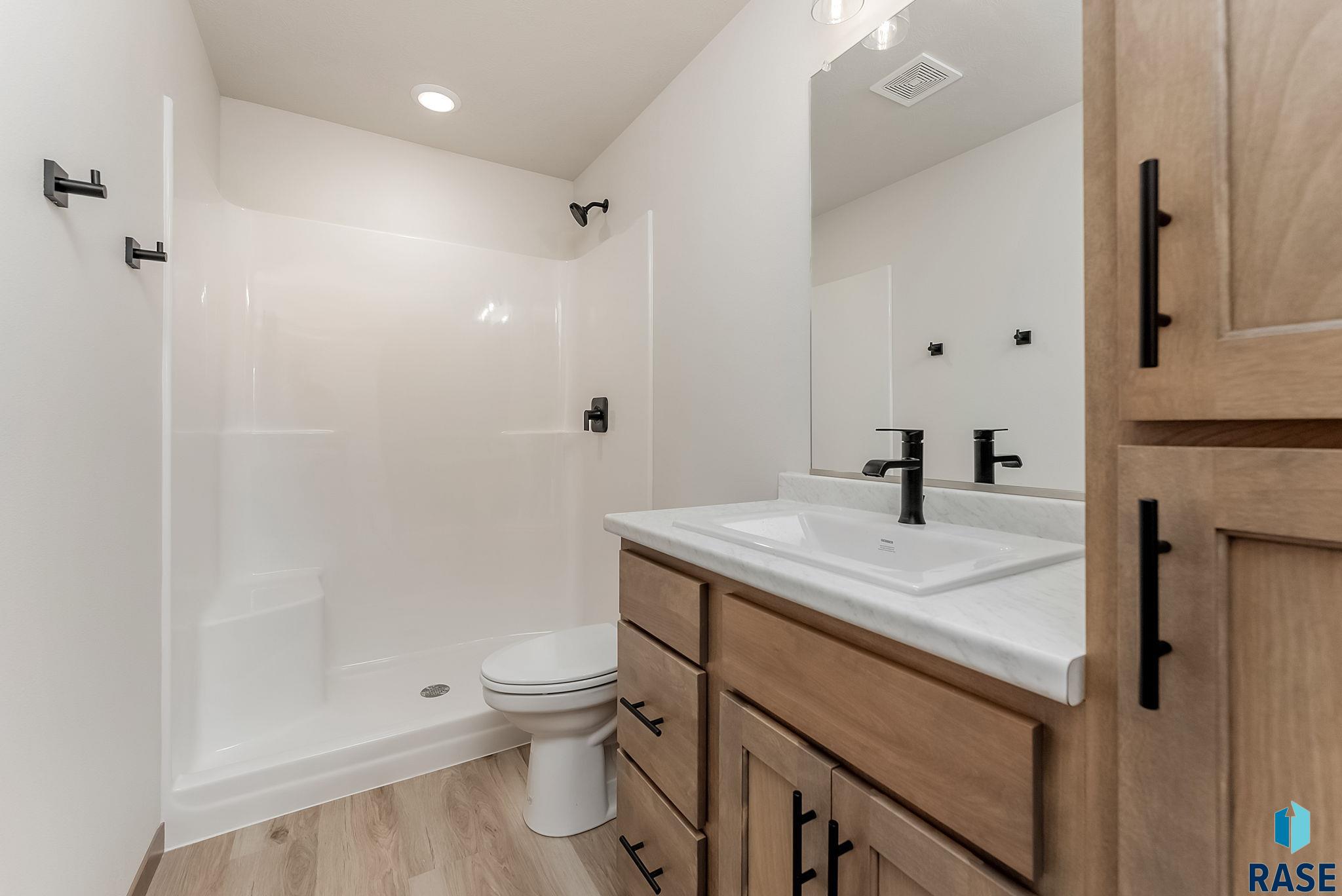 712 Independent St, Lennox