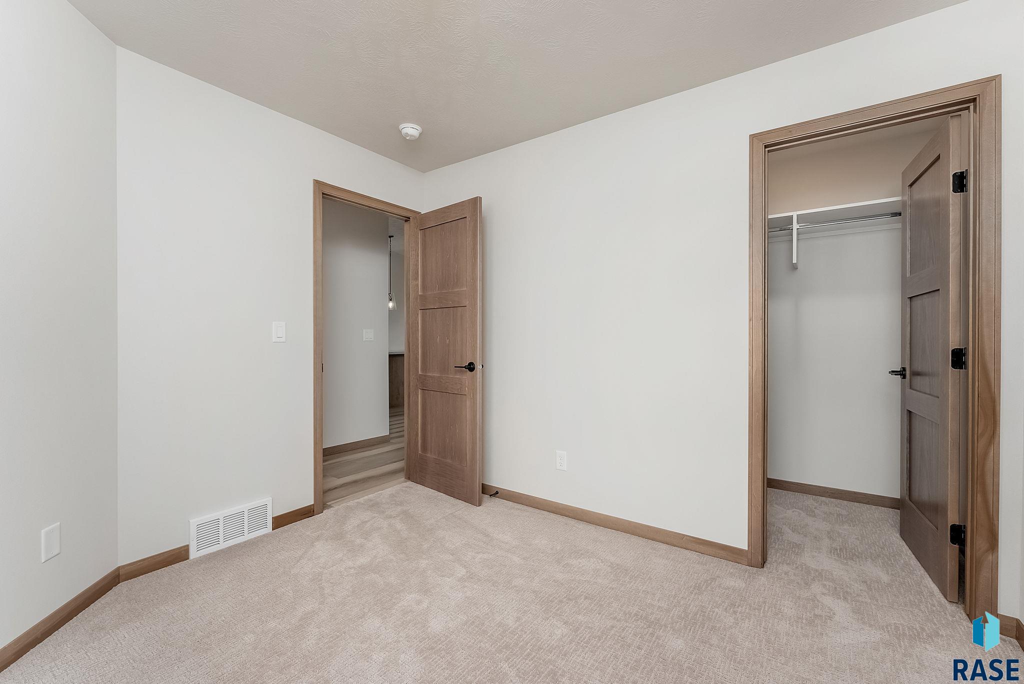 712 Independent St, Lennox