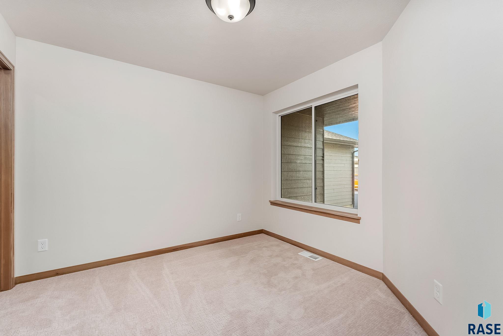 712 Independent St, Lennox