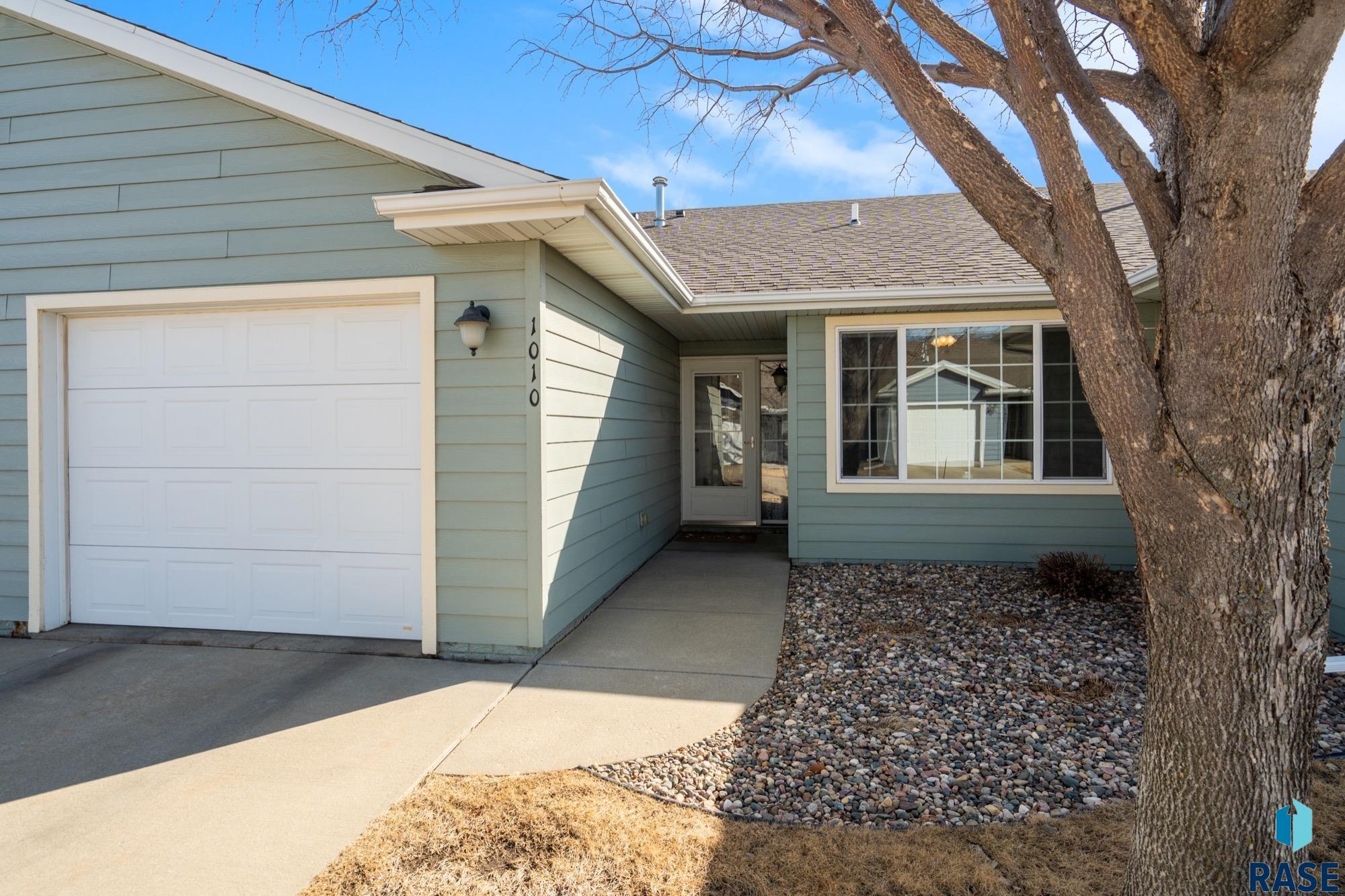 1010 Crape Pl, Sioux Falls