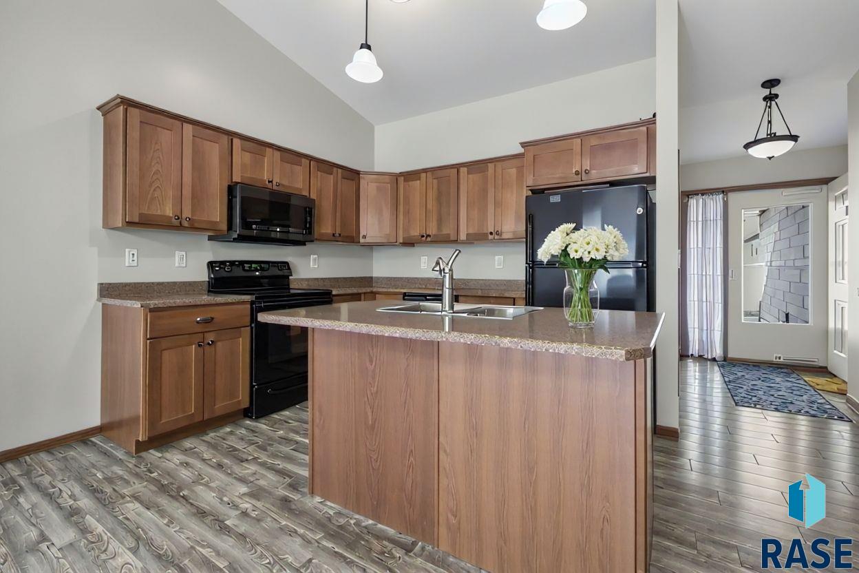 1010 Crape Pl, Sioux Falls