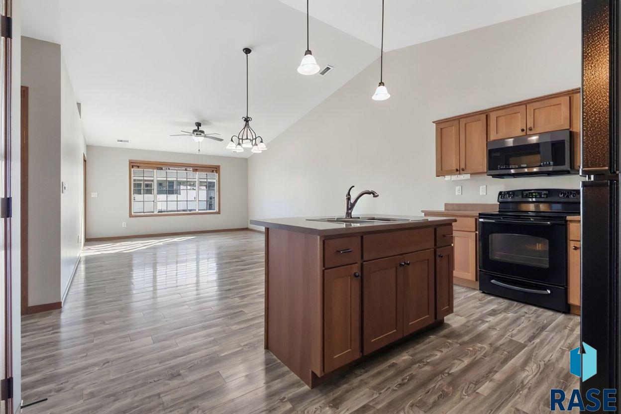 1010 Crape Pl, Sioux Falls