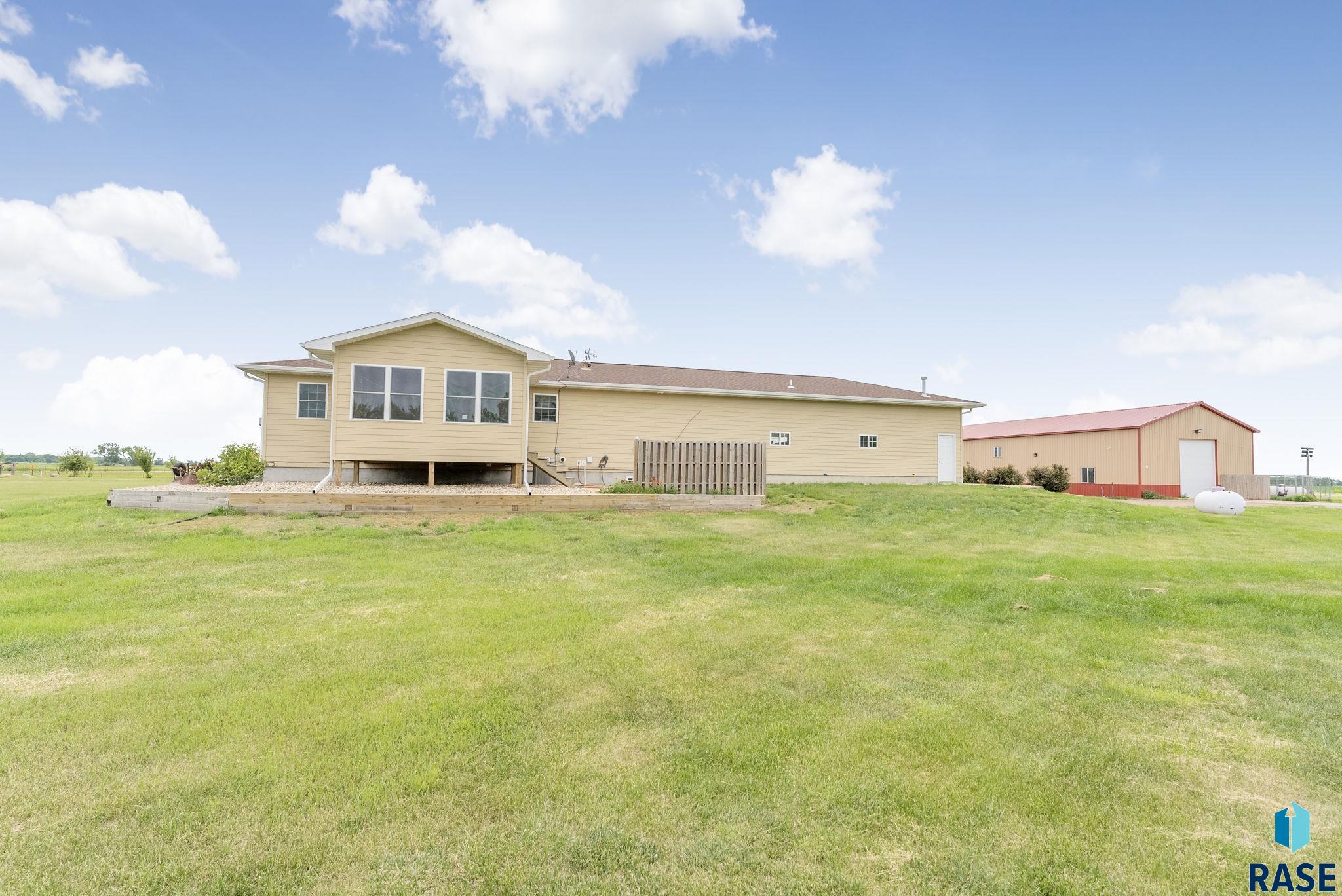 44453 262nd St, Canistota