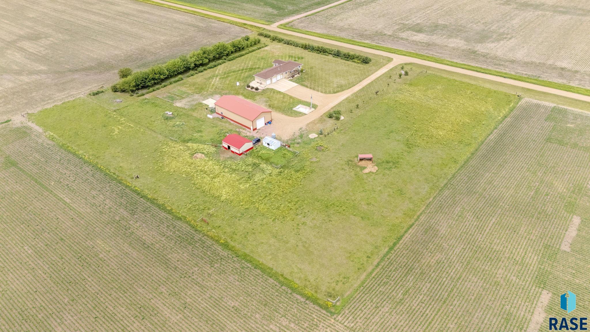 44453 262nd St, Canistota