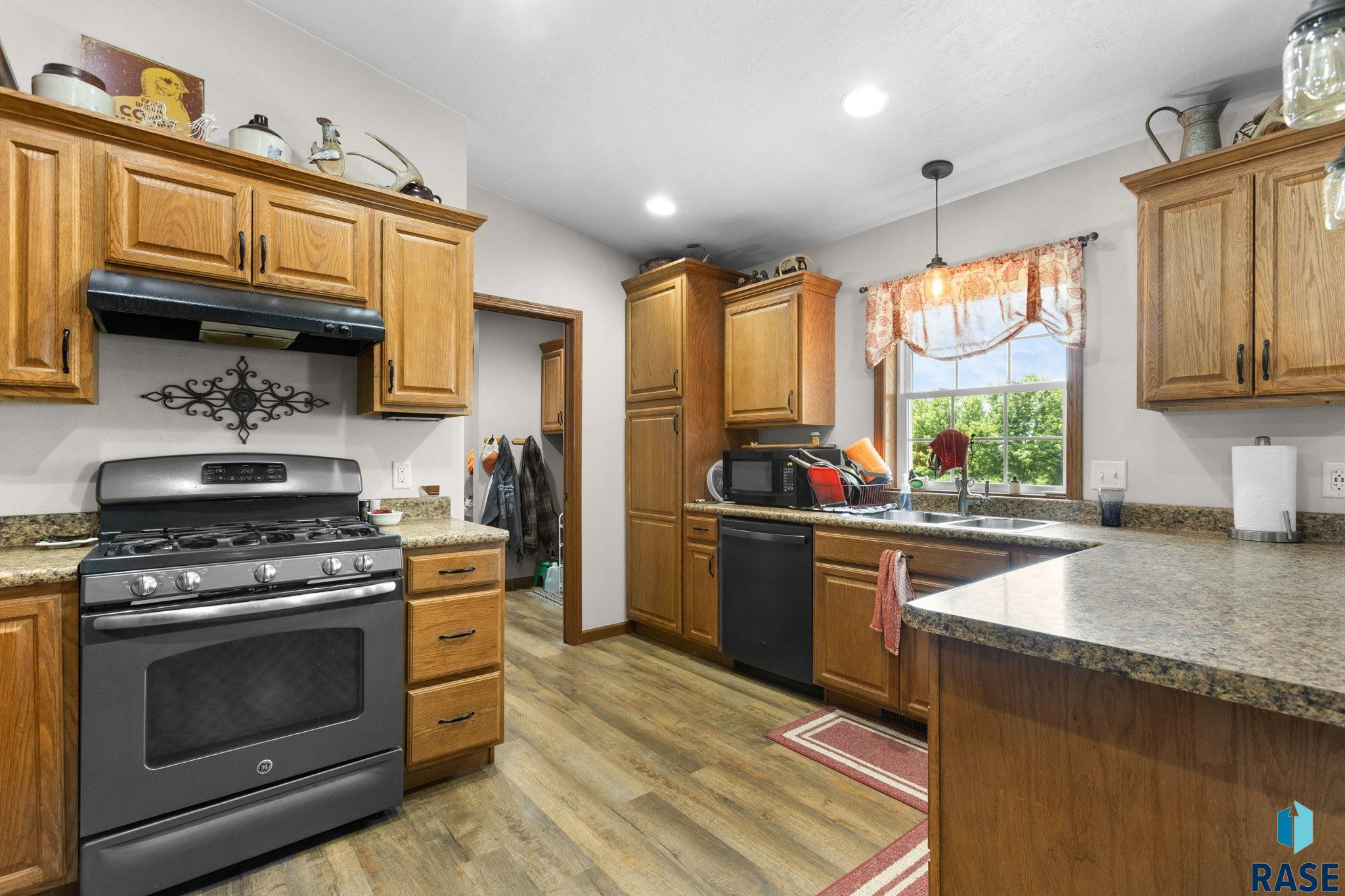 44453 262nd St, Canistota