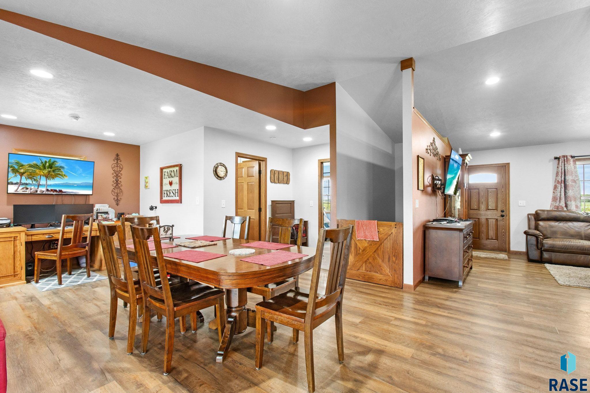 44453 262nd St, Canistota