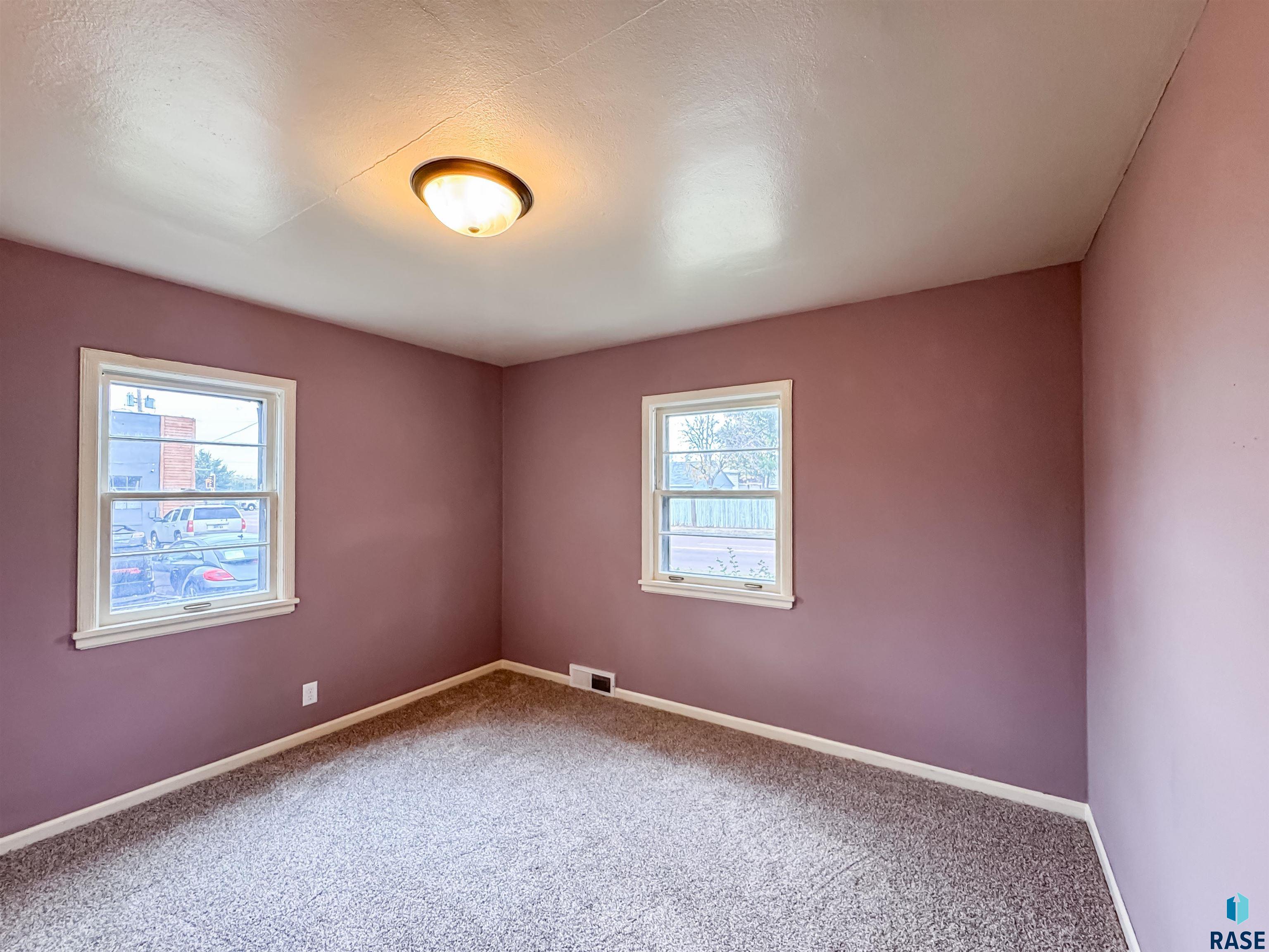 1221 E 12th St Street