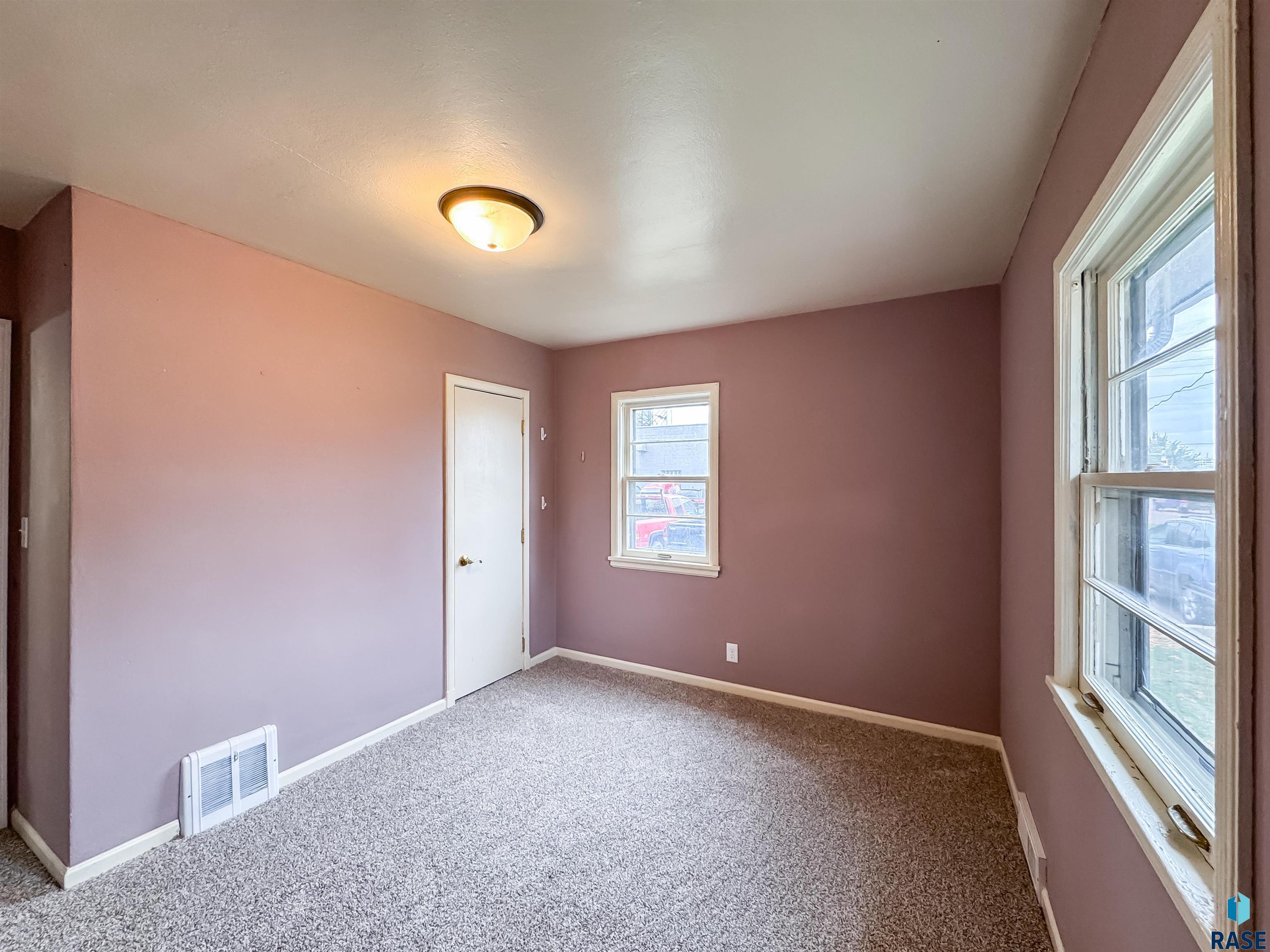 1221 E 12th St Street