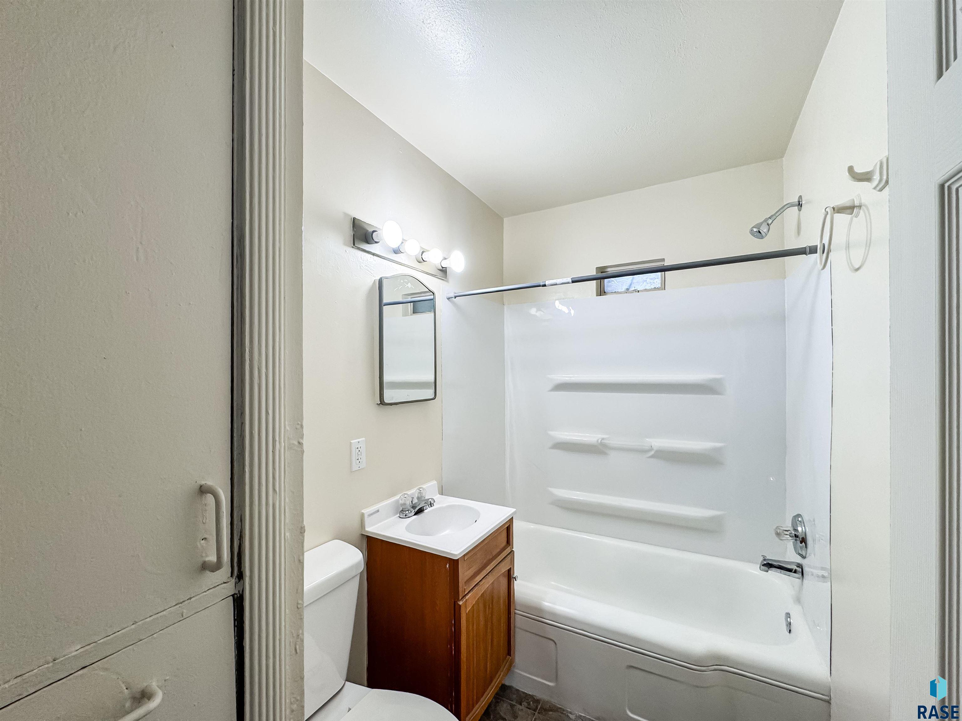 1221 E 12th St Street