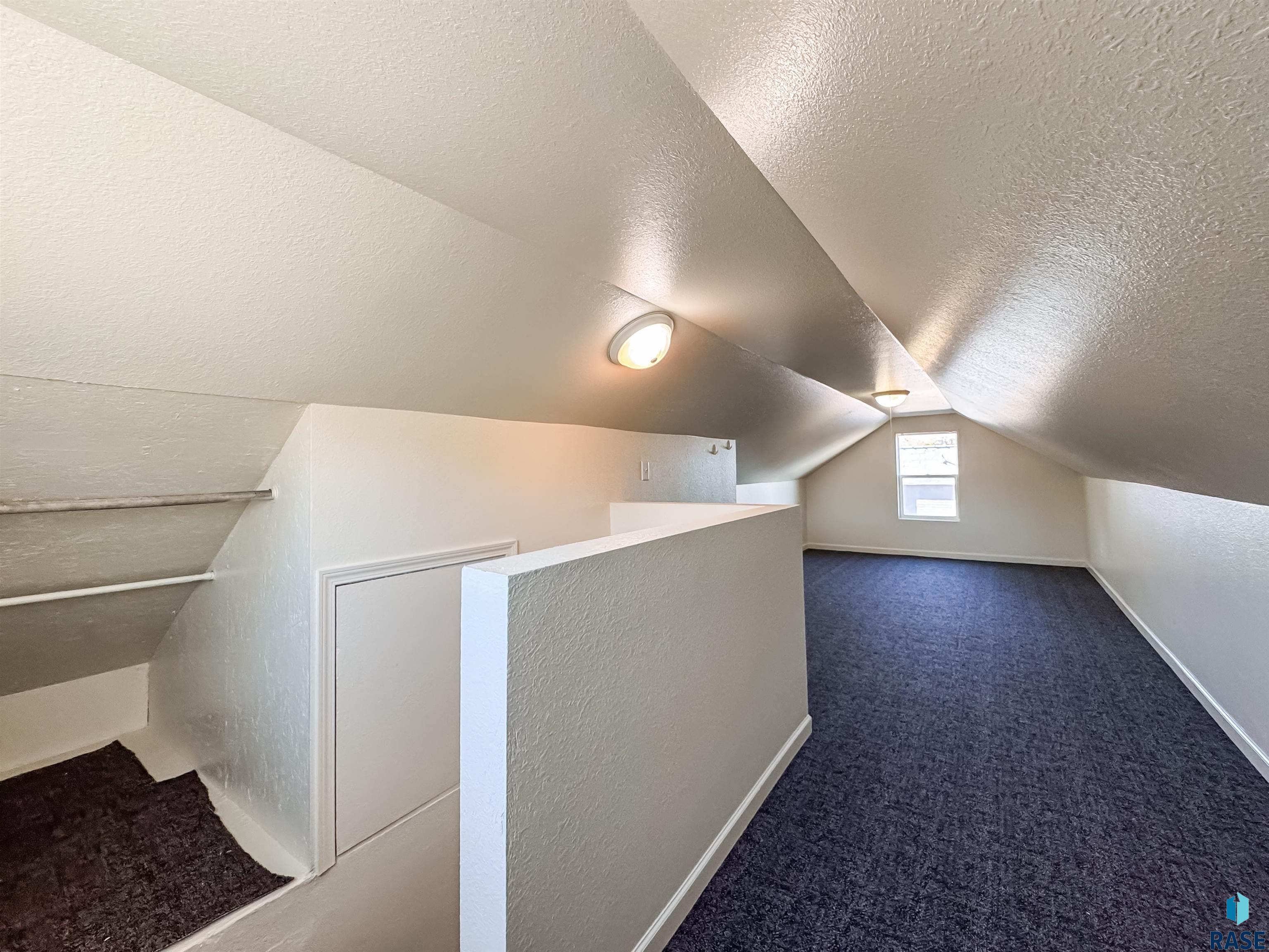 1221 E 12th St Street