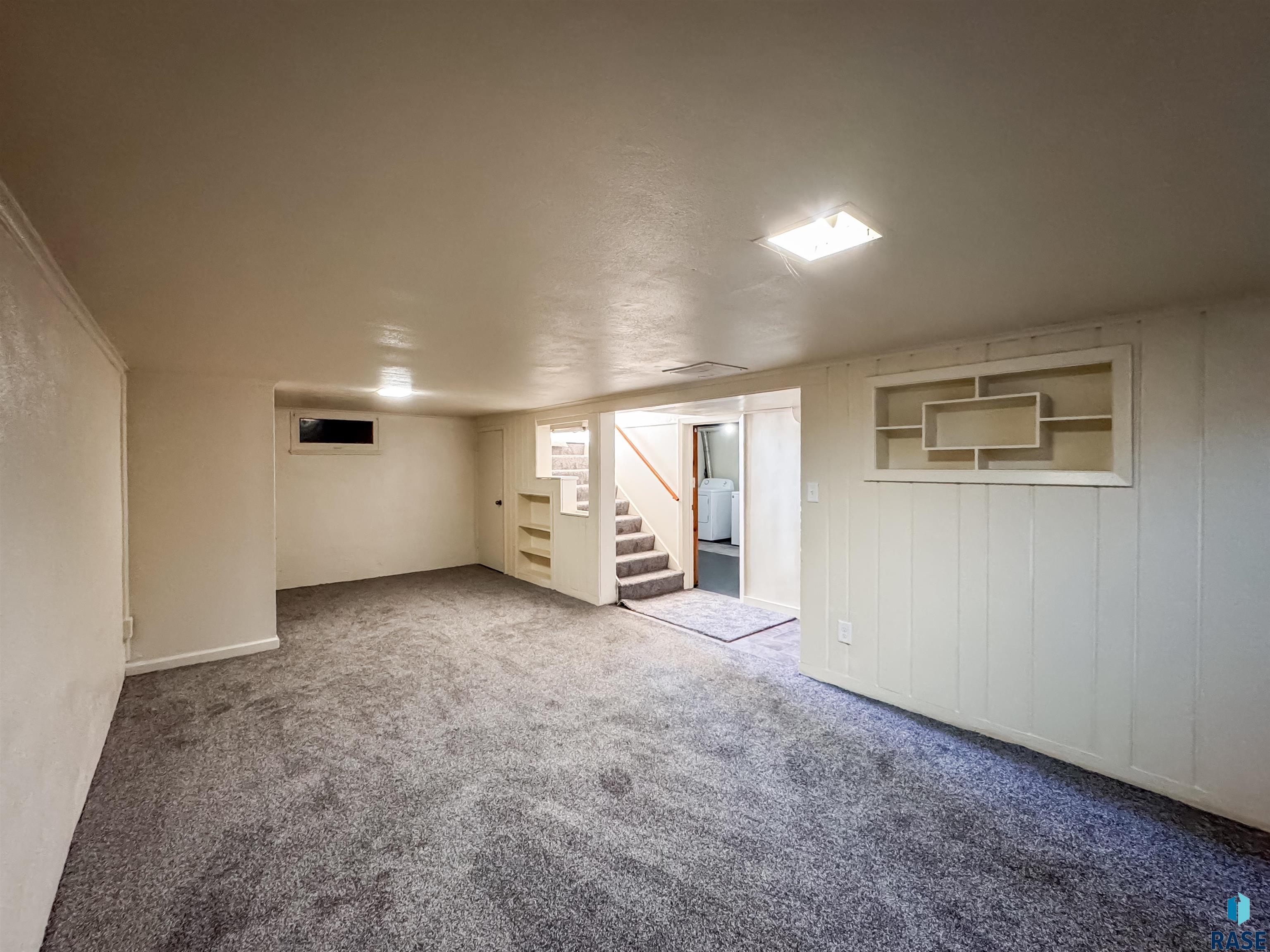 1221 E 12th St Street