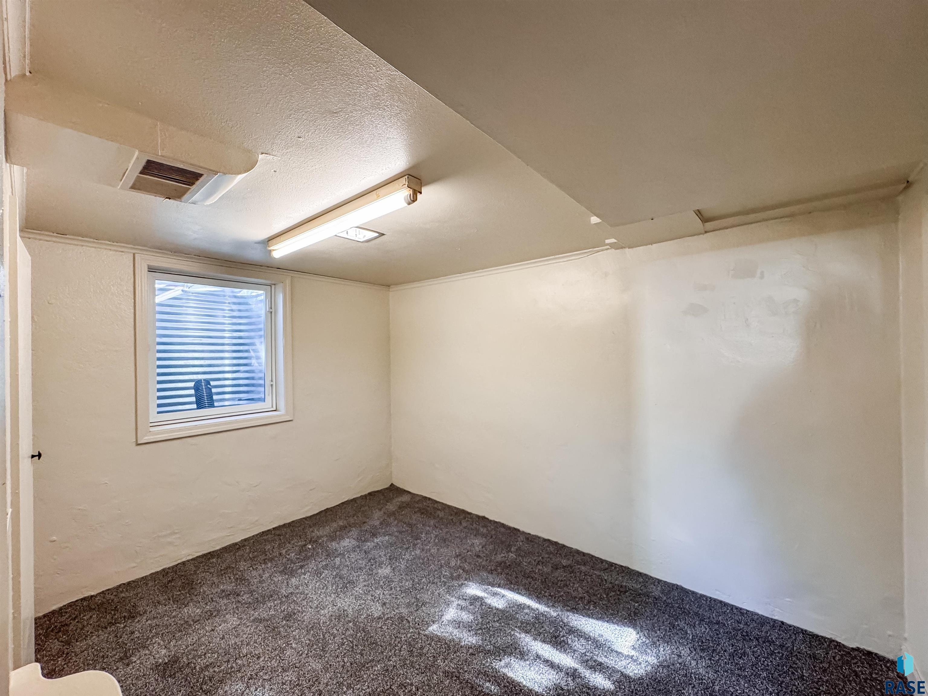 1221 E 12th St Street