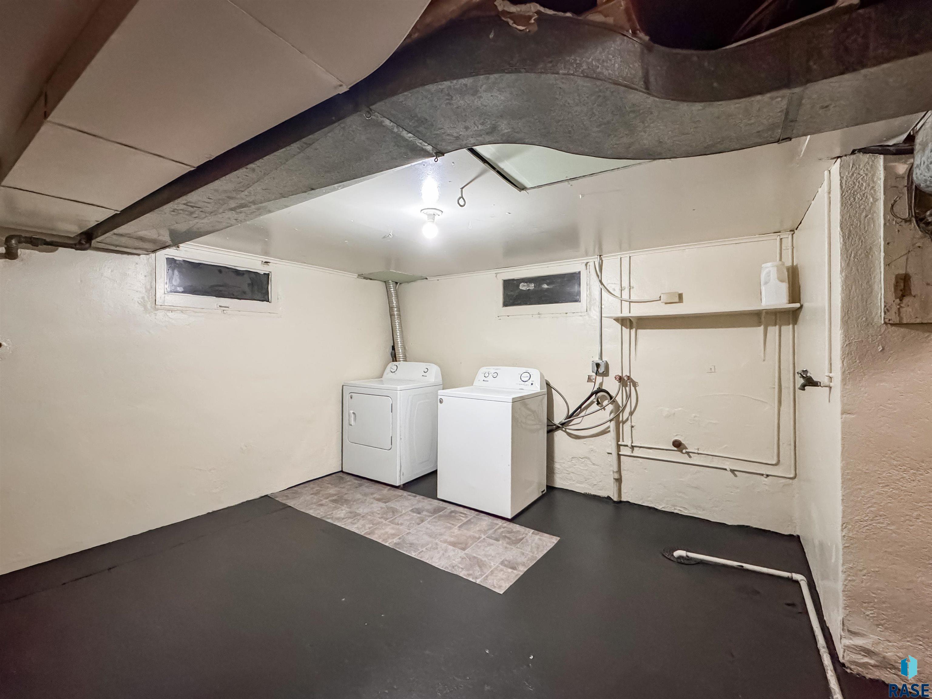 1221 E 12th St Street