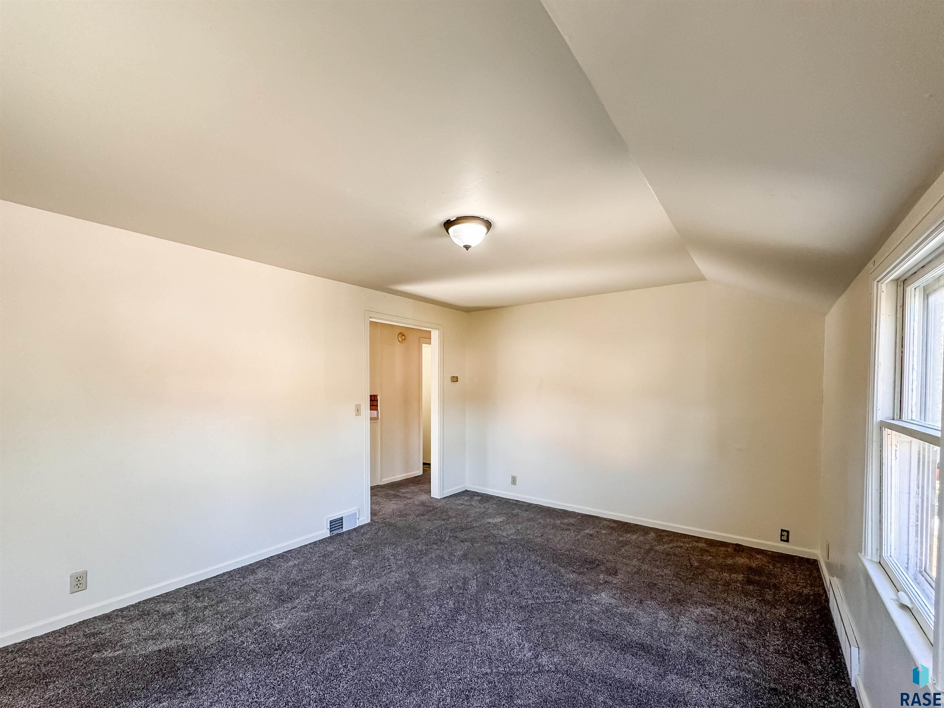 1221 E 12th St Street